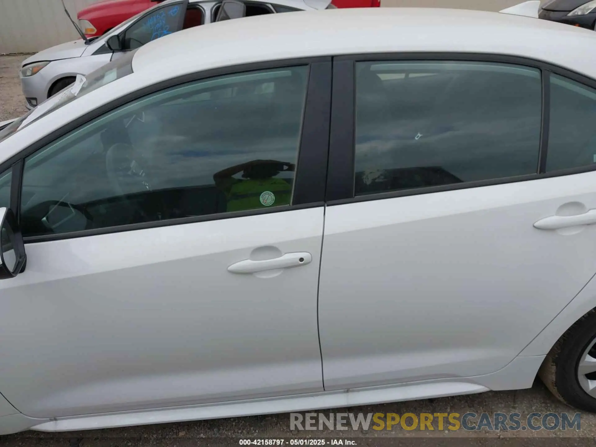 14 Photograph of a damaged car 5YFB4MDE1SP276772 TOYOTA COROLLA 2025