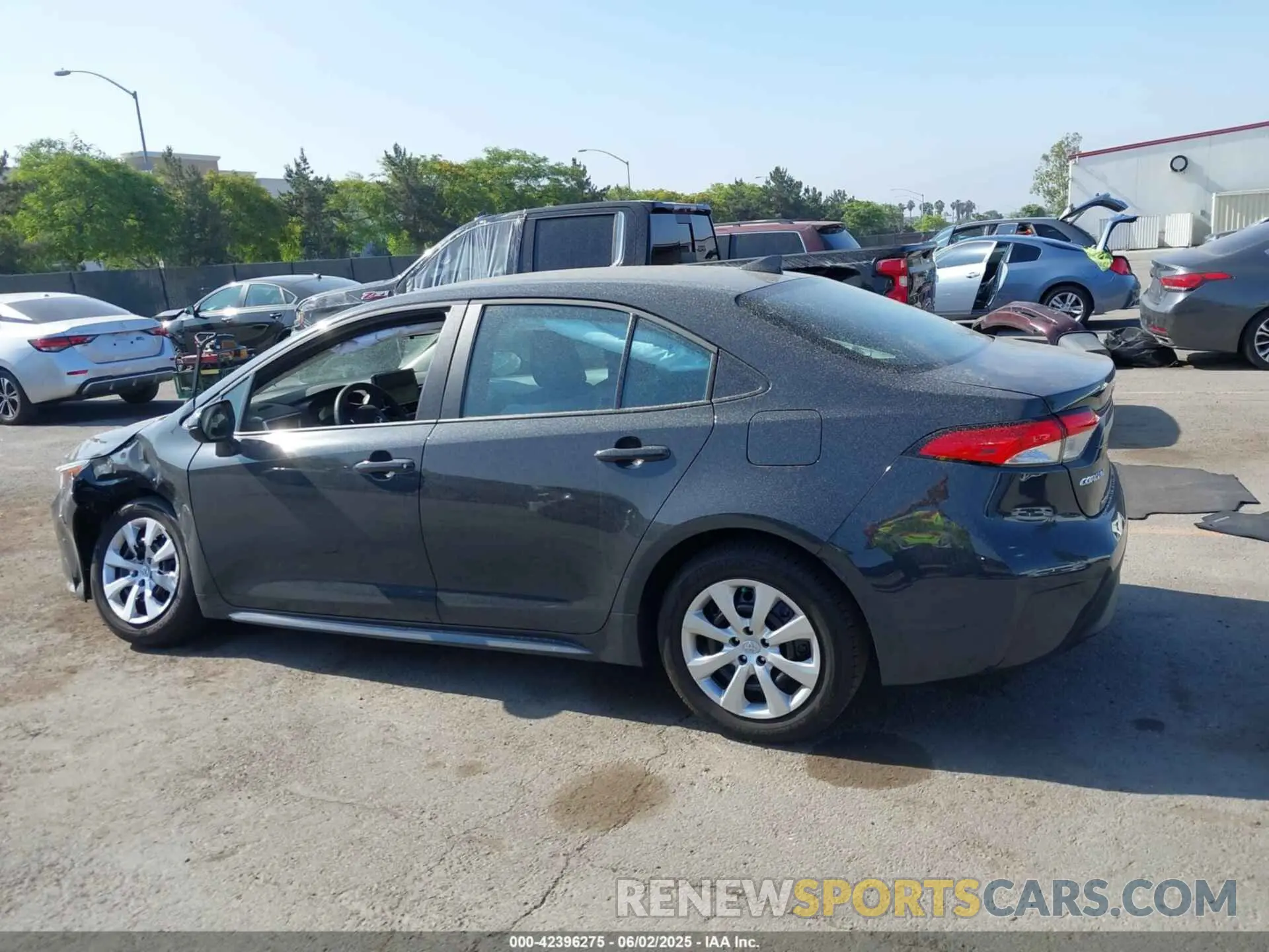 14 Photograph of a damaged car 5YFB4MDE1SP300553 TOYOTA COROLLA 2025