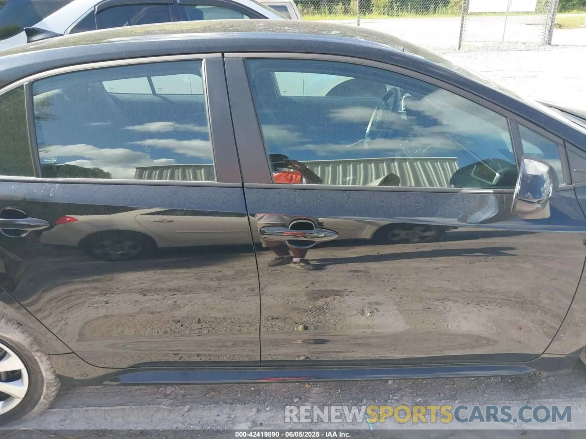 14 Photograph of a damaged car 5YFB4MDE2SP242260 TOYOTA COROLLA 2025