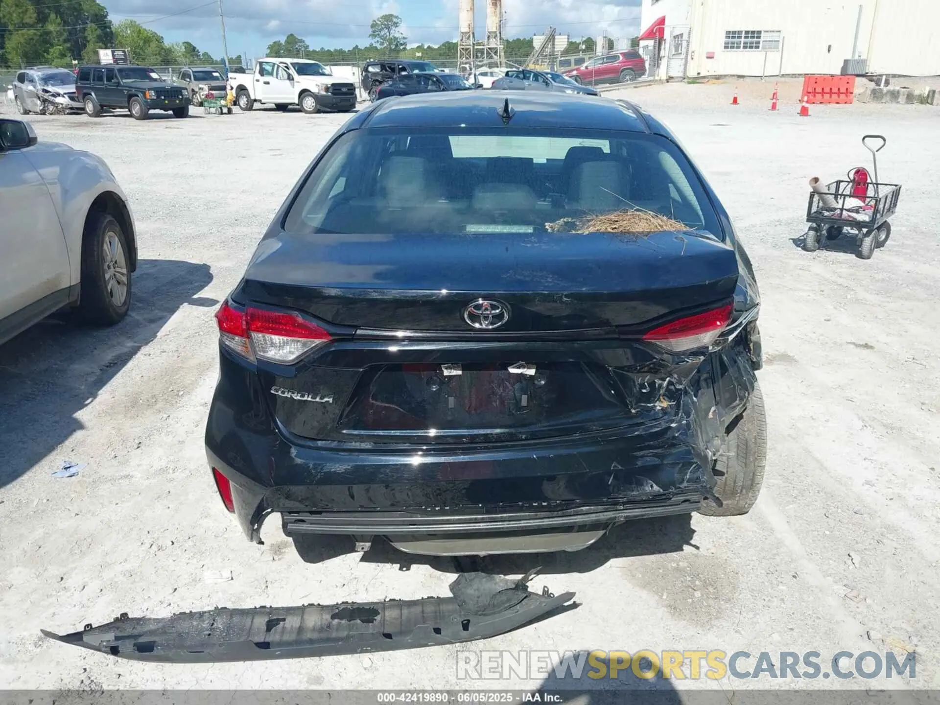 17 Photograph of a damaged car 5YFB4MDE2SP242260 TOYOTA COROLLA 2025