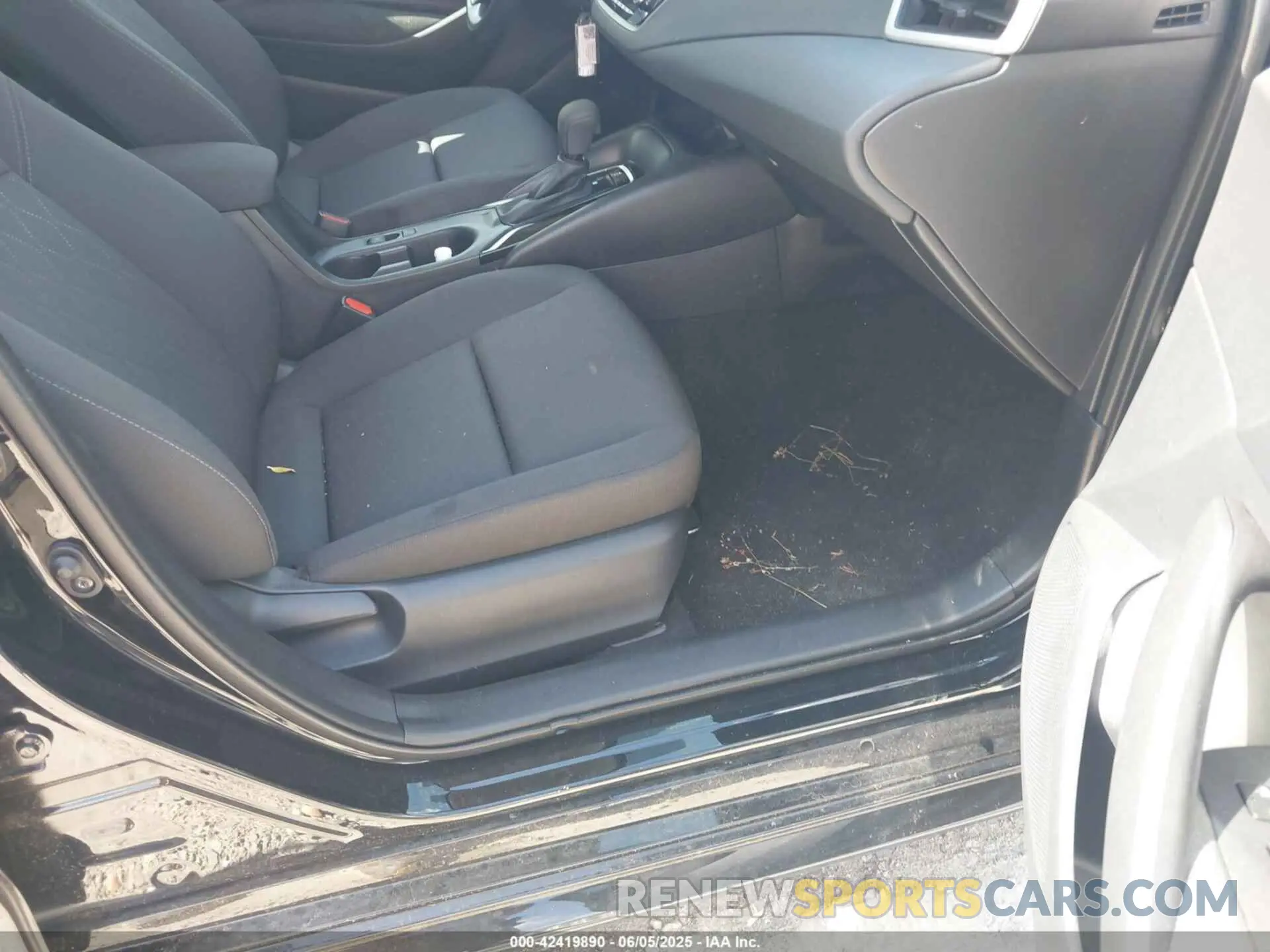 5 Photograph of a damaged car 5YFB4MDE2SP242260 TOYOTA COROLLA 2025