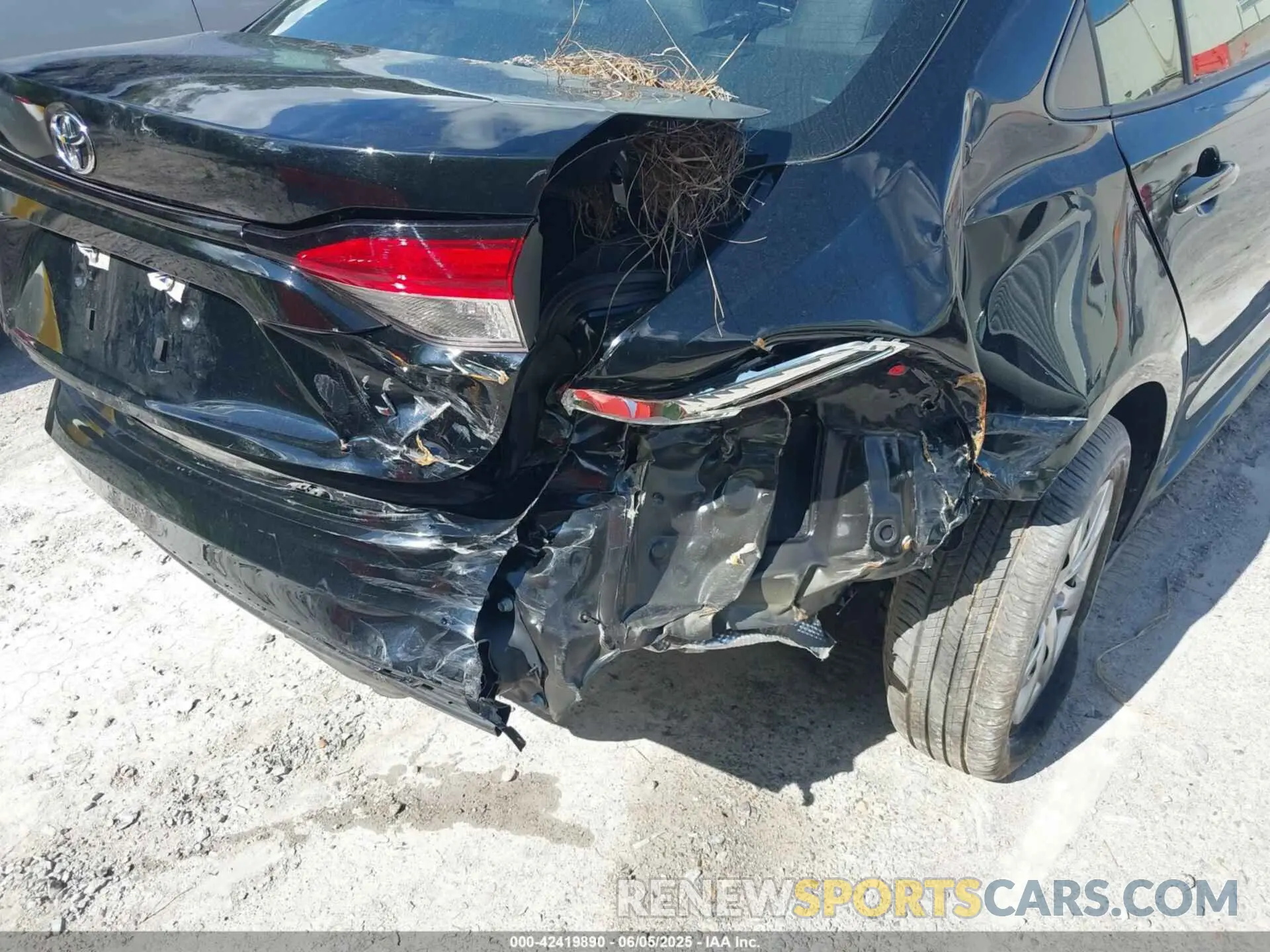 6 Photograph of a damaged car 5YFB4MDE2SP242260 TOYOTA COROLLA 2025