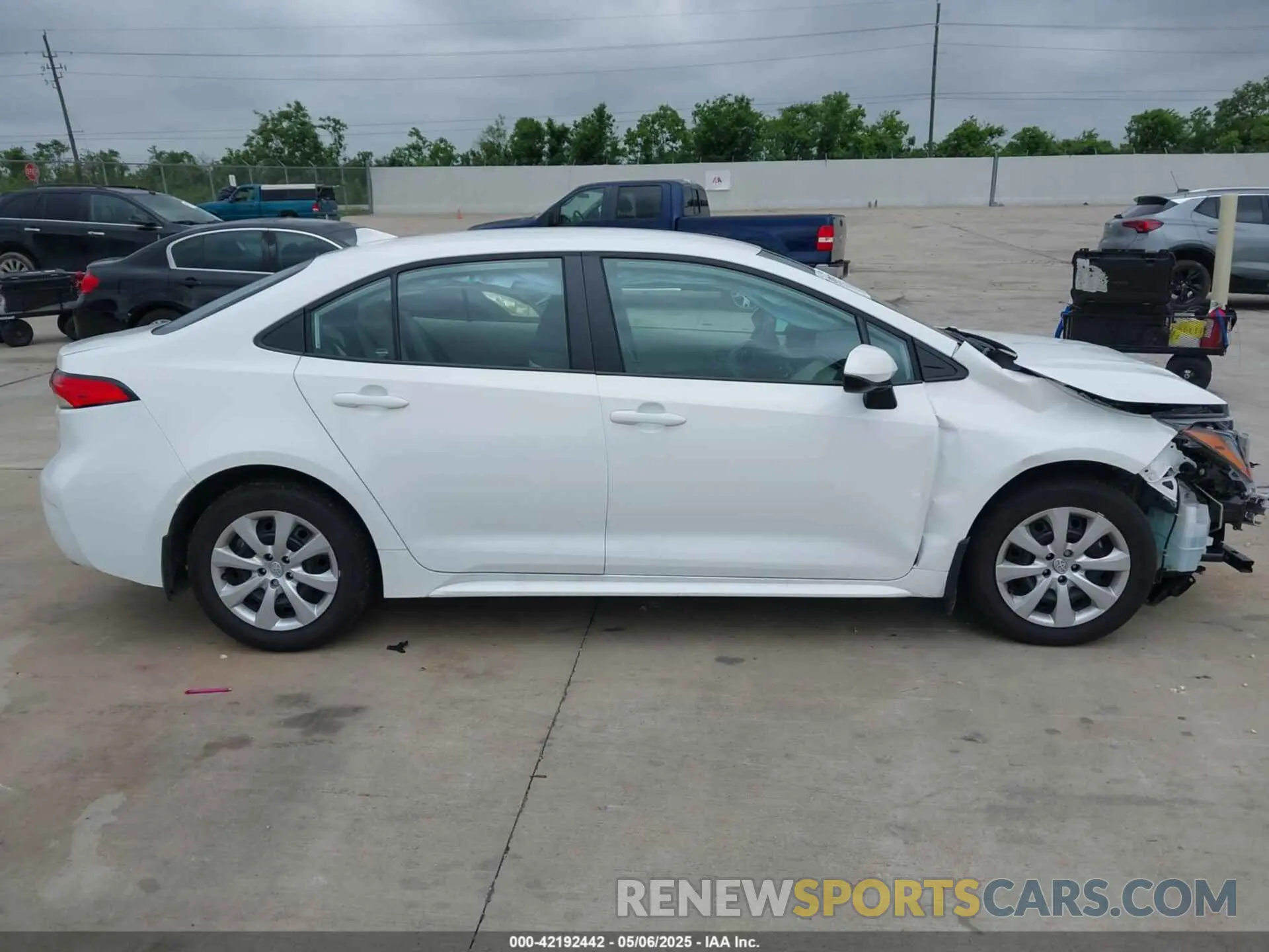 13 Photograph of a damaged car 5YFB4MDE2SP258667 TOYOTA COROLLA 2025