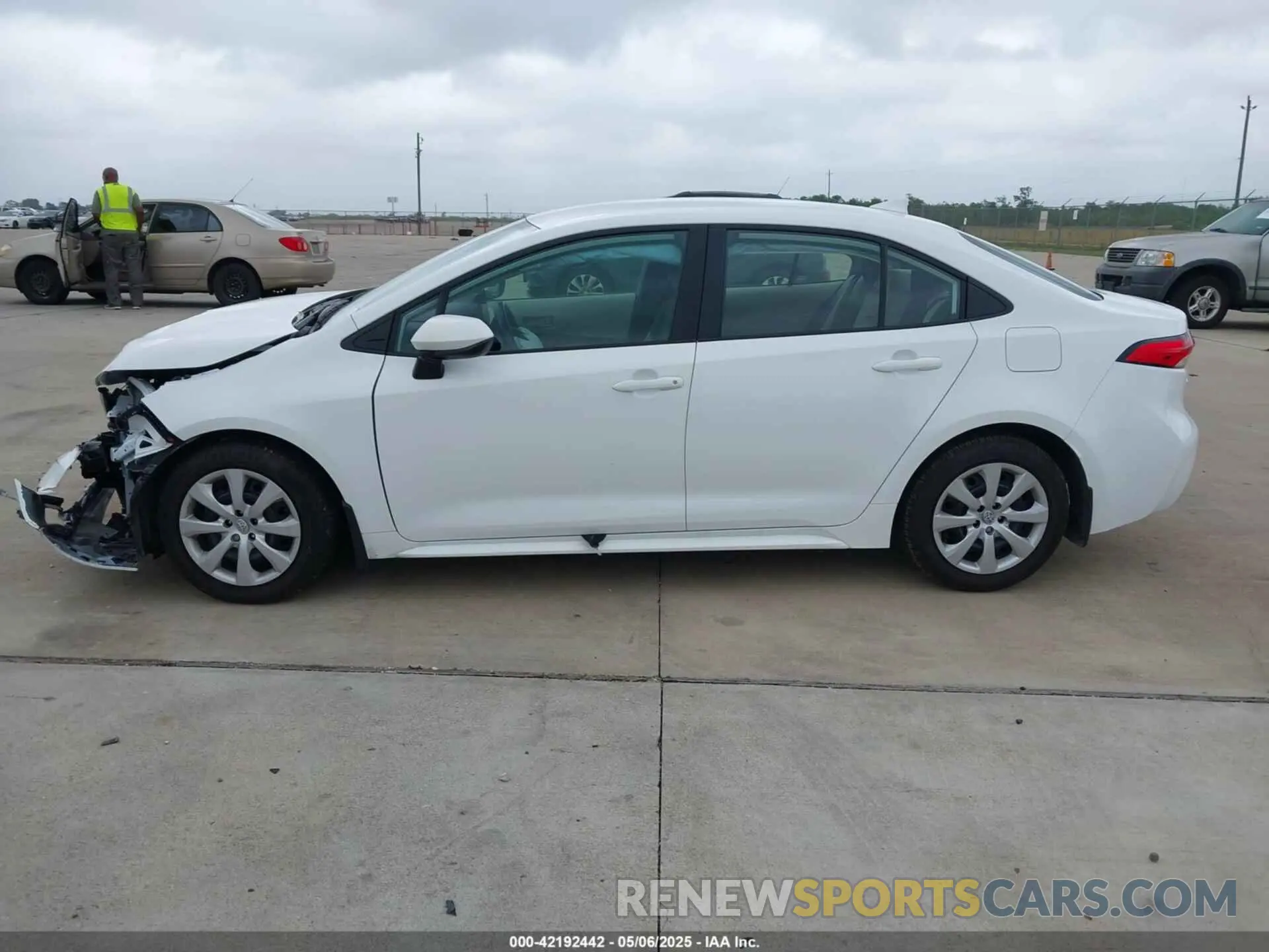 14 Photograph of a damaged car 5YFB4MDE2SP258667 TOYOTA COROLLA 2025