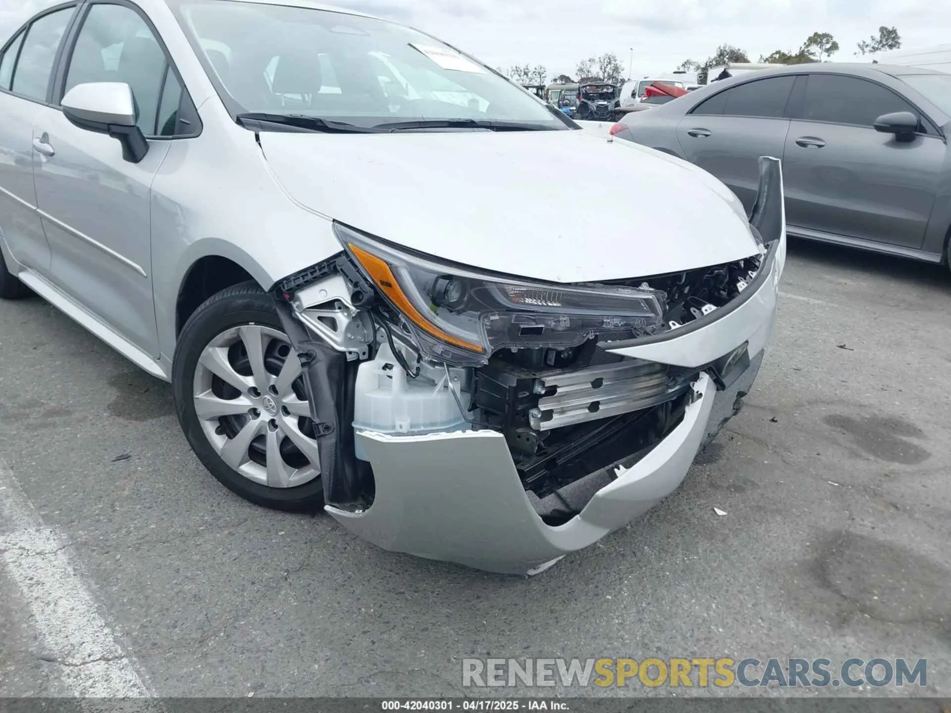 18 Photograph of a damaged car 5YFB4MDE3SP244096 TOYOTA COROLLA 2025