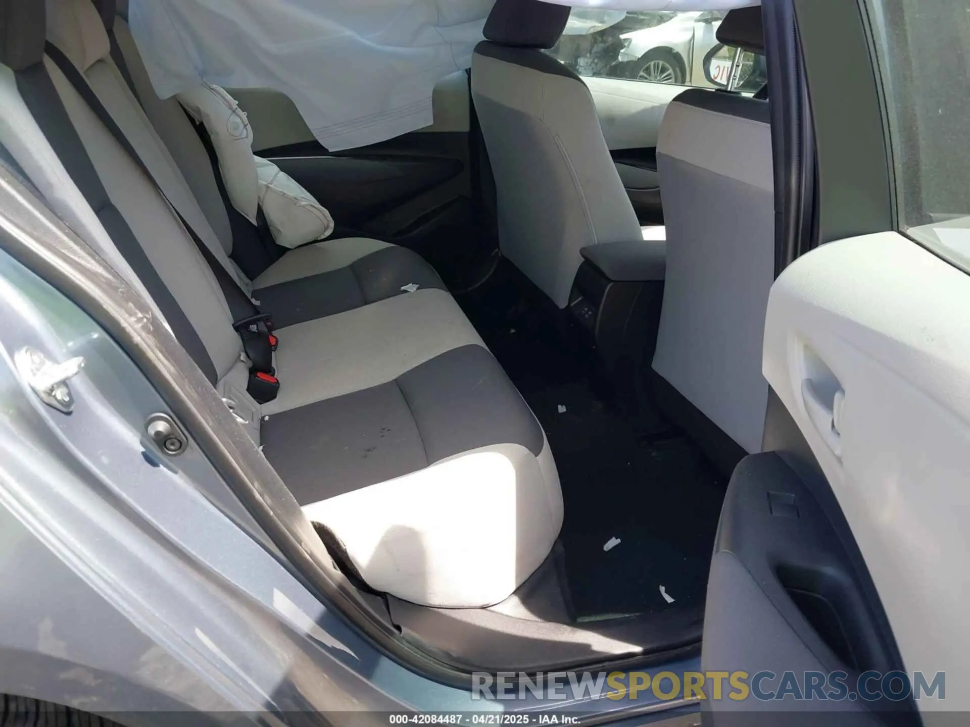 8 Photograph of a damaged car 5YFB4MDE3SP272898 TOYOTA COROLLA 2025