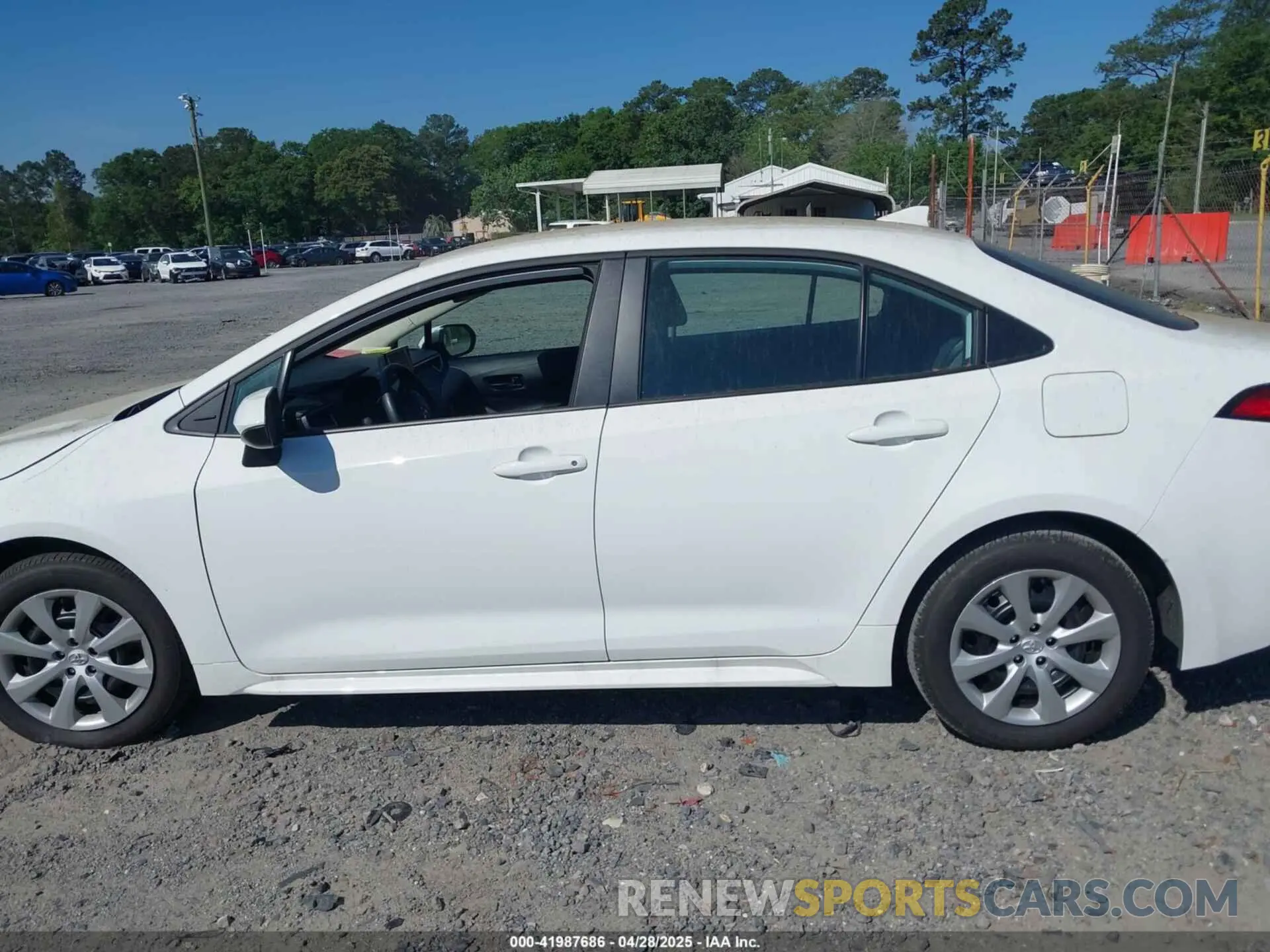 15 Photograph of a damaged car 5YFB4MDE3SP273131 TOYOTA COROLLA 2025