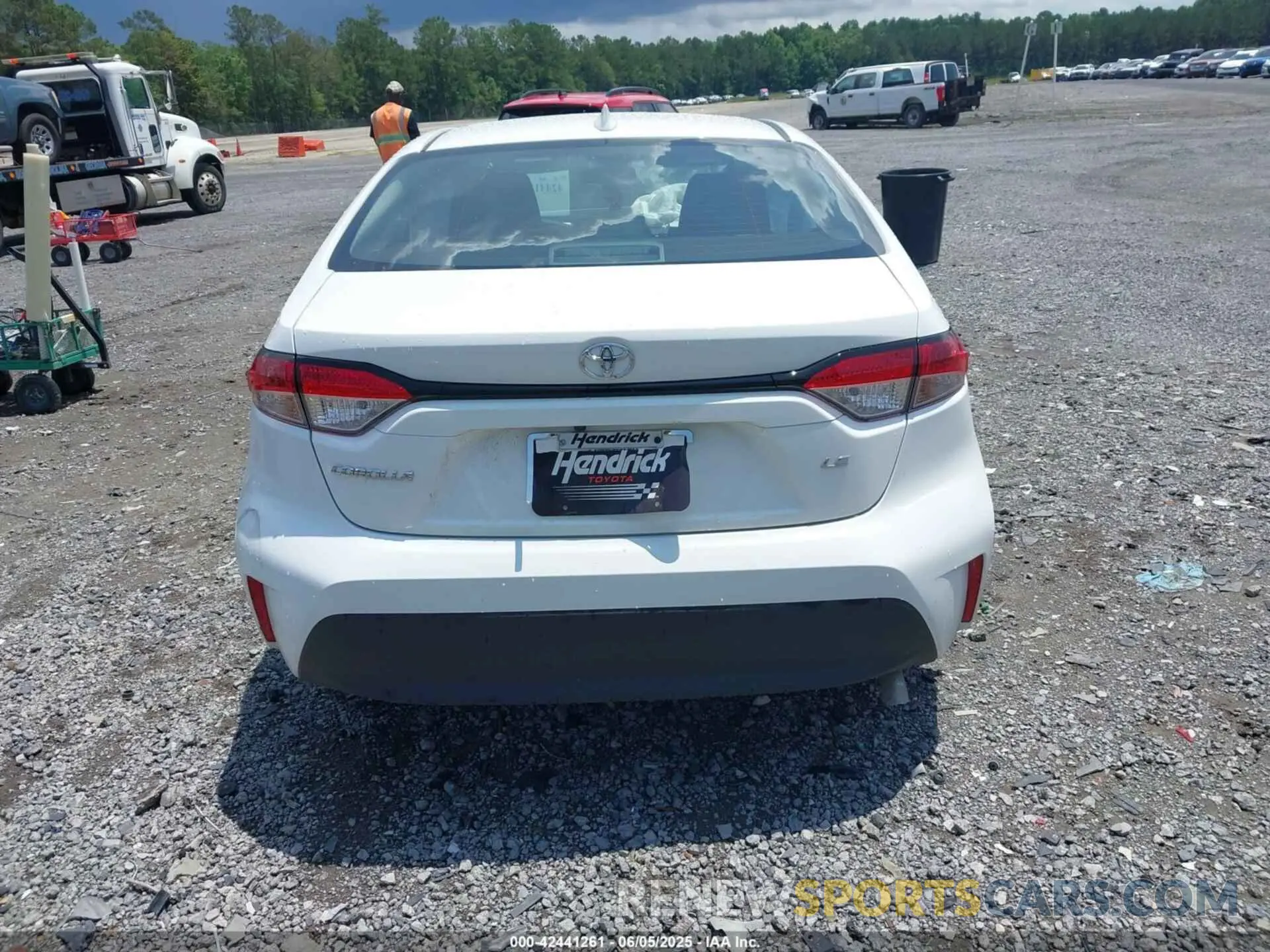 17 Photograph of a damaged car 5YFB4MDE3SP288924 TOYOTA COROLLA 2025