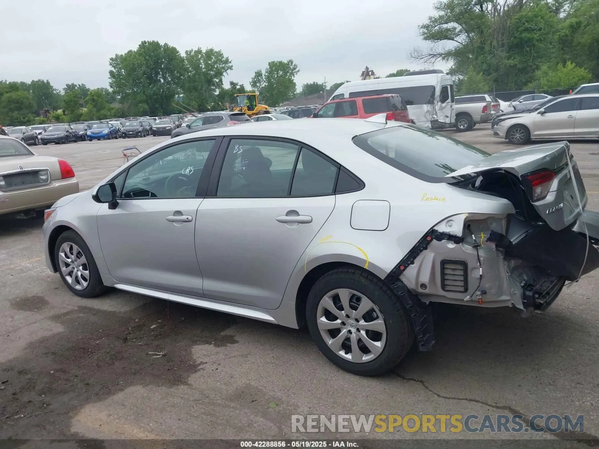 14 Photograph of a damaged car 5YFB4MDE4SP250490 TOYOTA COROLLA 2025