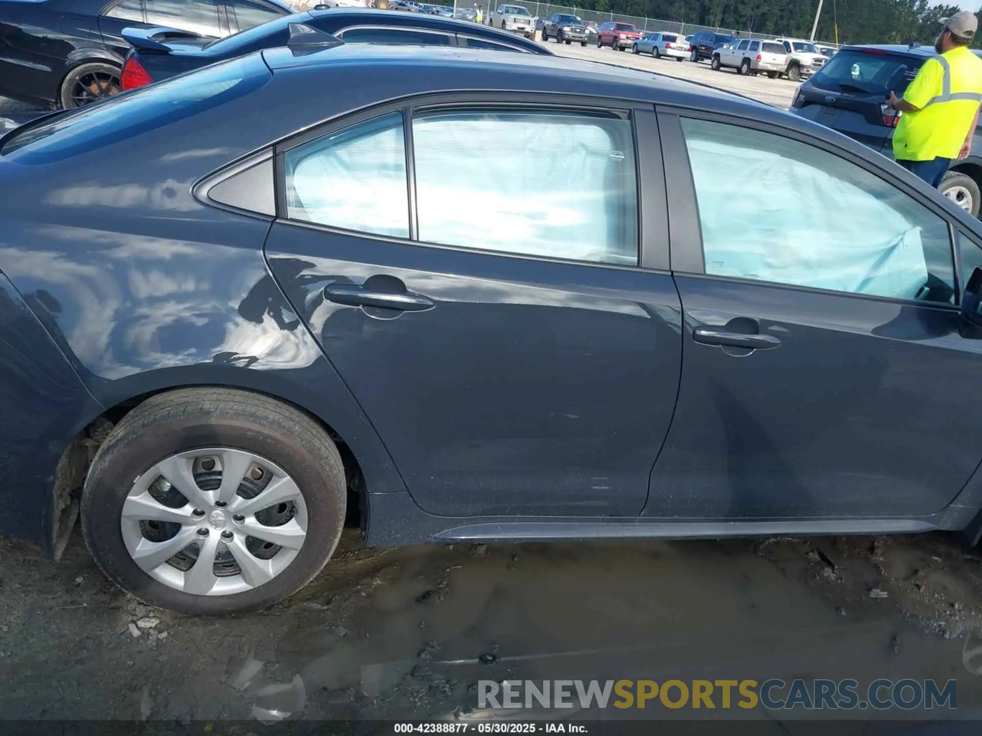 13 Photograph of a damaged car 5YFB4MDE4SP286566 TOYOTA COROLLA 2025