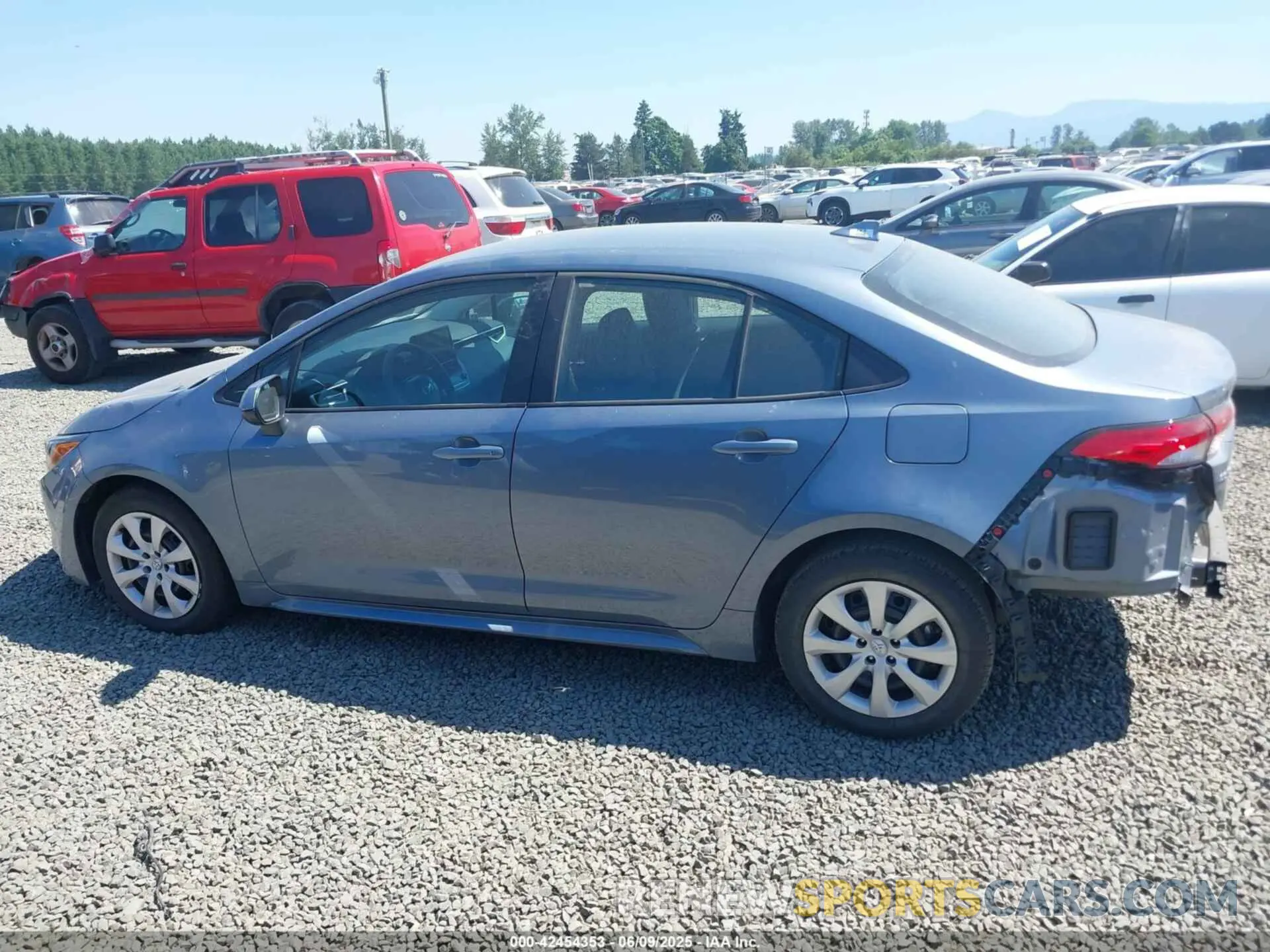 15 Photograph of a damaged car 5YFB4MDE4SP295039 TOYOTA COROLLA 2025