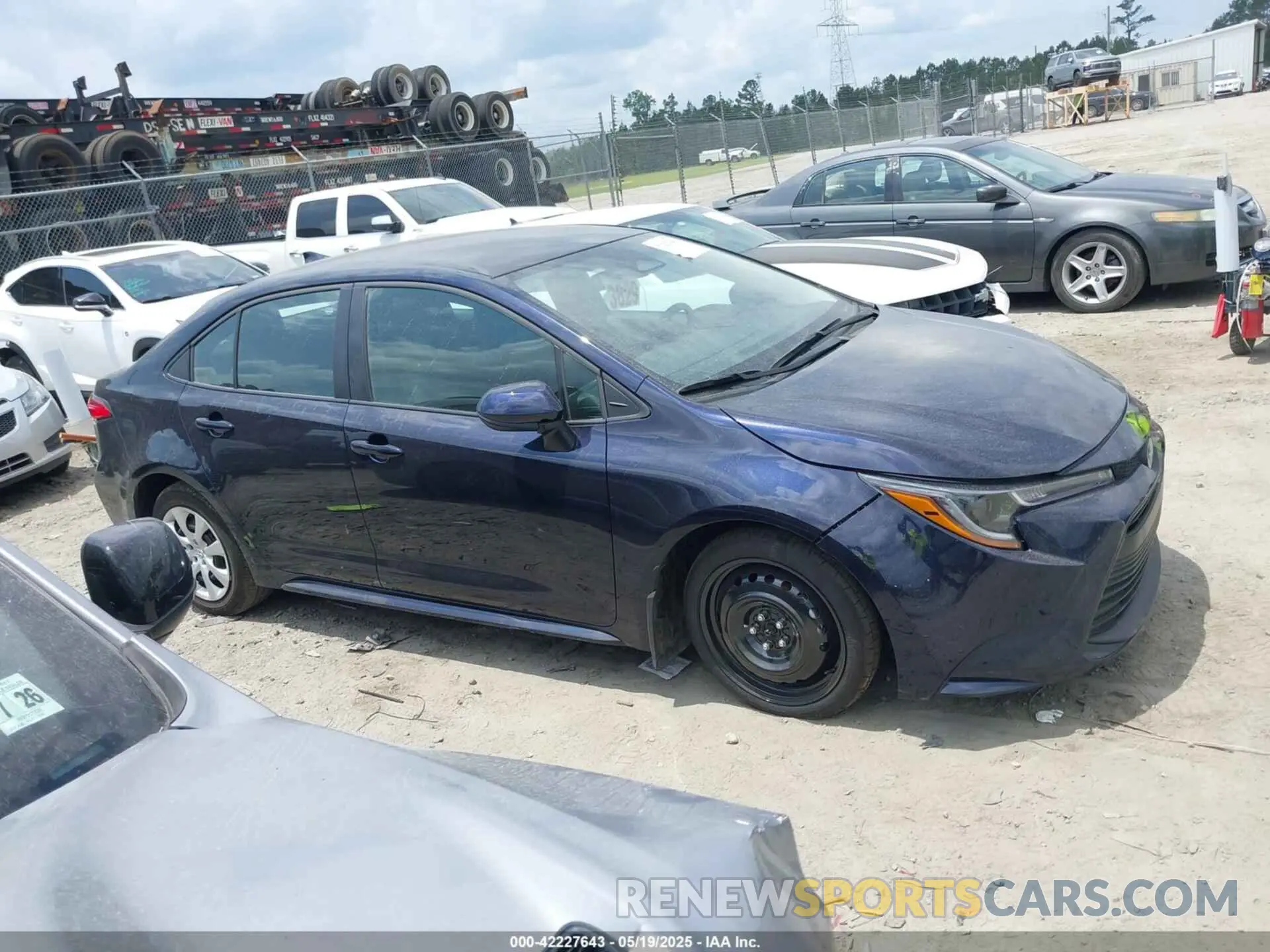 13 Photograph of a damaged car 5YFB4MDE5SP240308 TOYOTA COROLLA 2025