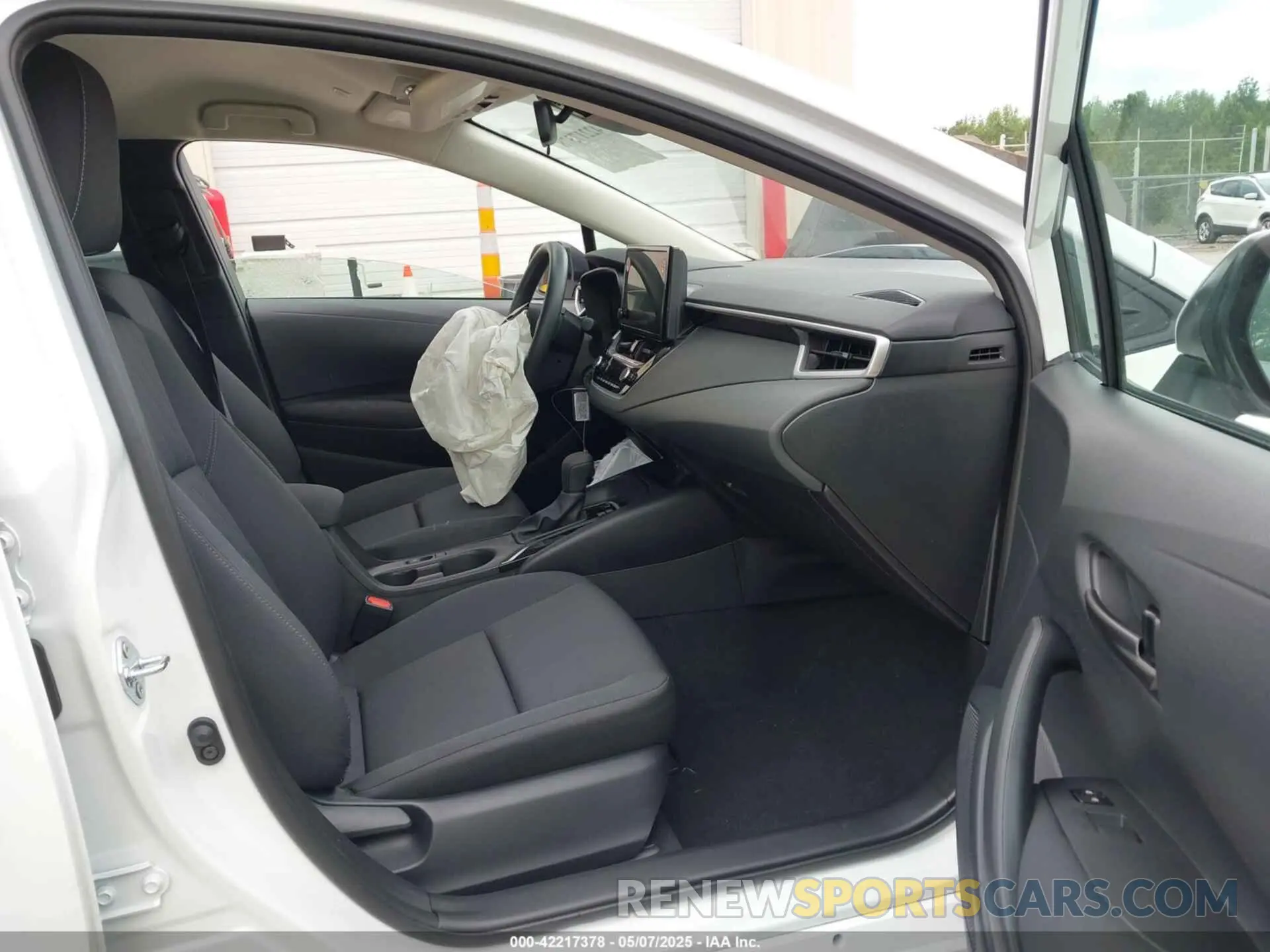 5 Photograph of a damaged car 5YFB4MDE5SP268464 TOYOTA COROLLA 2025