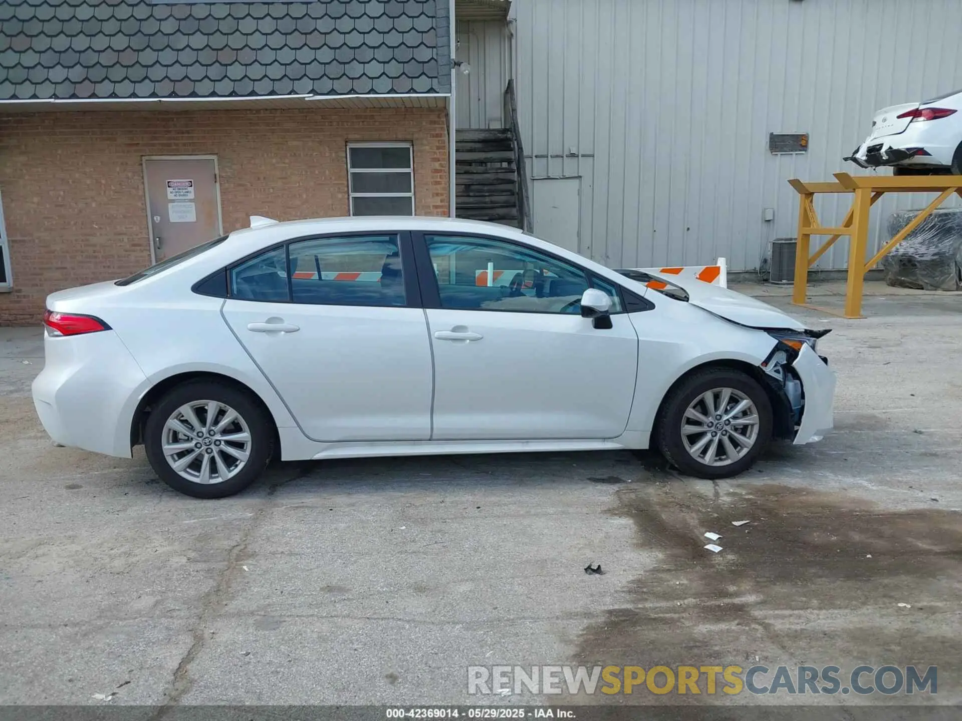 14 Photograph of a damaged car 5YFB4MDE5SP273521 TOYOTA COROLLA 2025