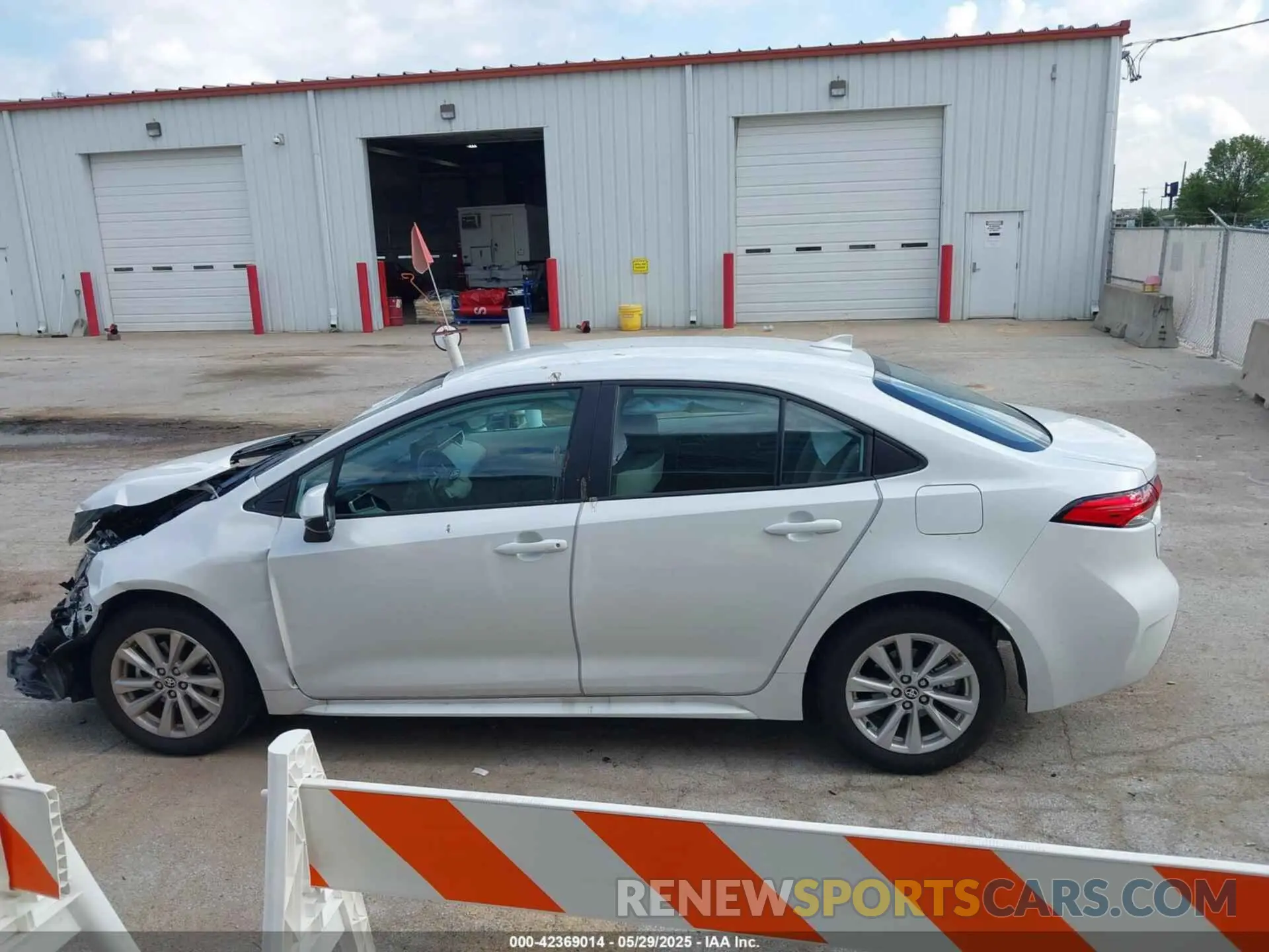 15 Photograph of a damaged car 5YFB4MDE5SP273521 TOYOTA COROLLA 2025