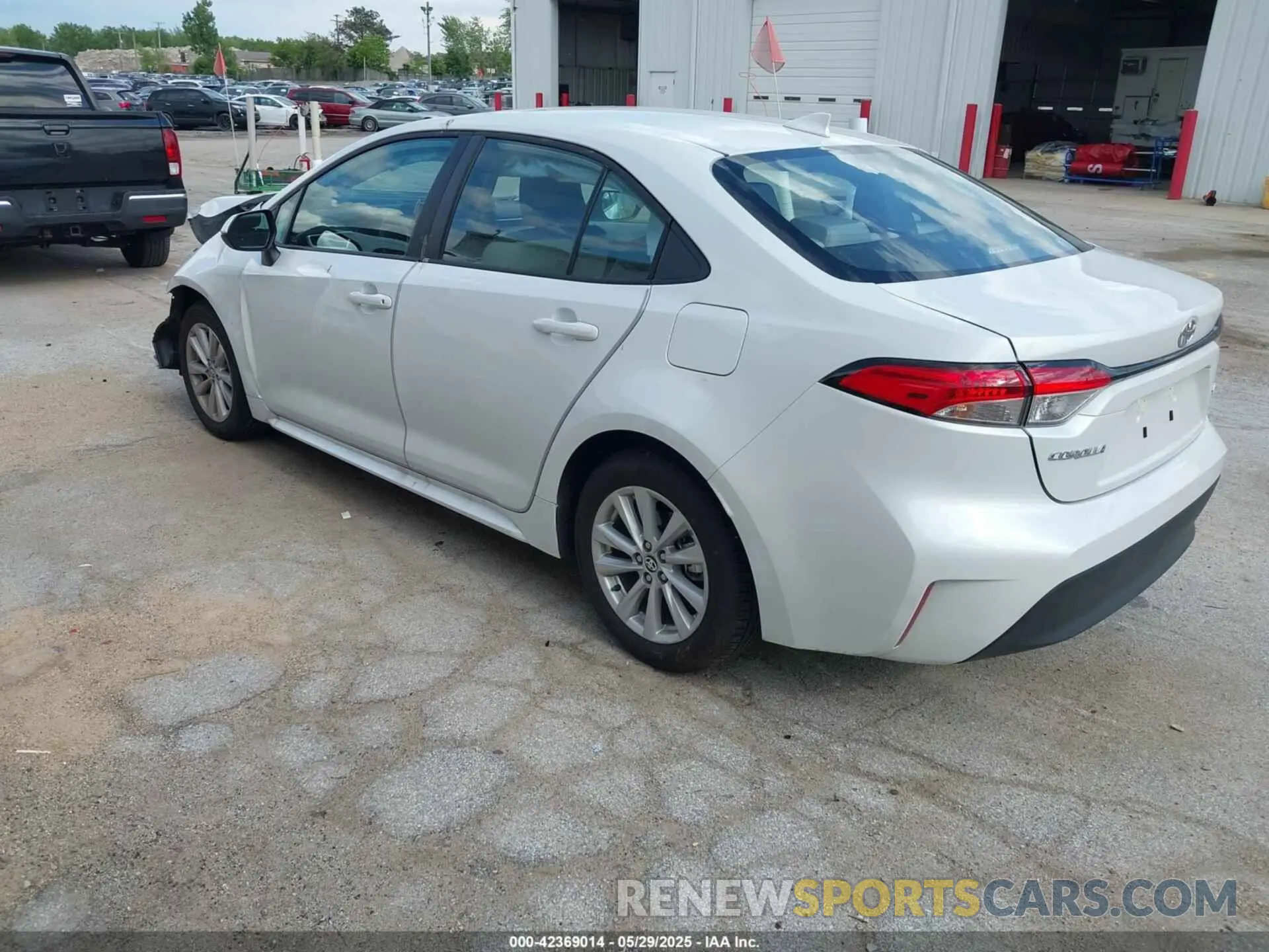 3 Photograph of a damaged car 5YFB4MDE5SP273521 TOYOTA COROLLA 2025