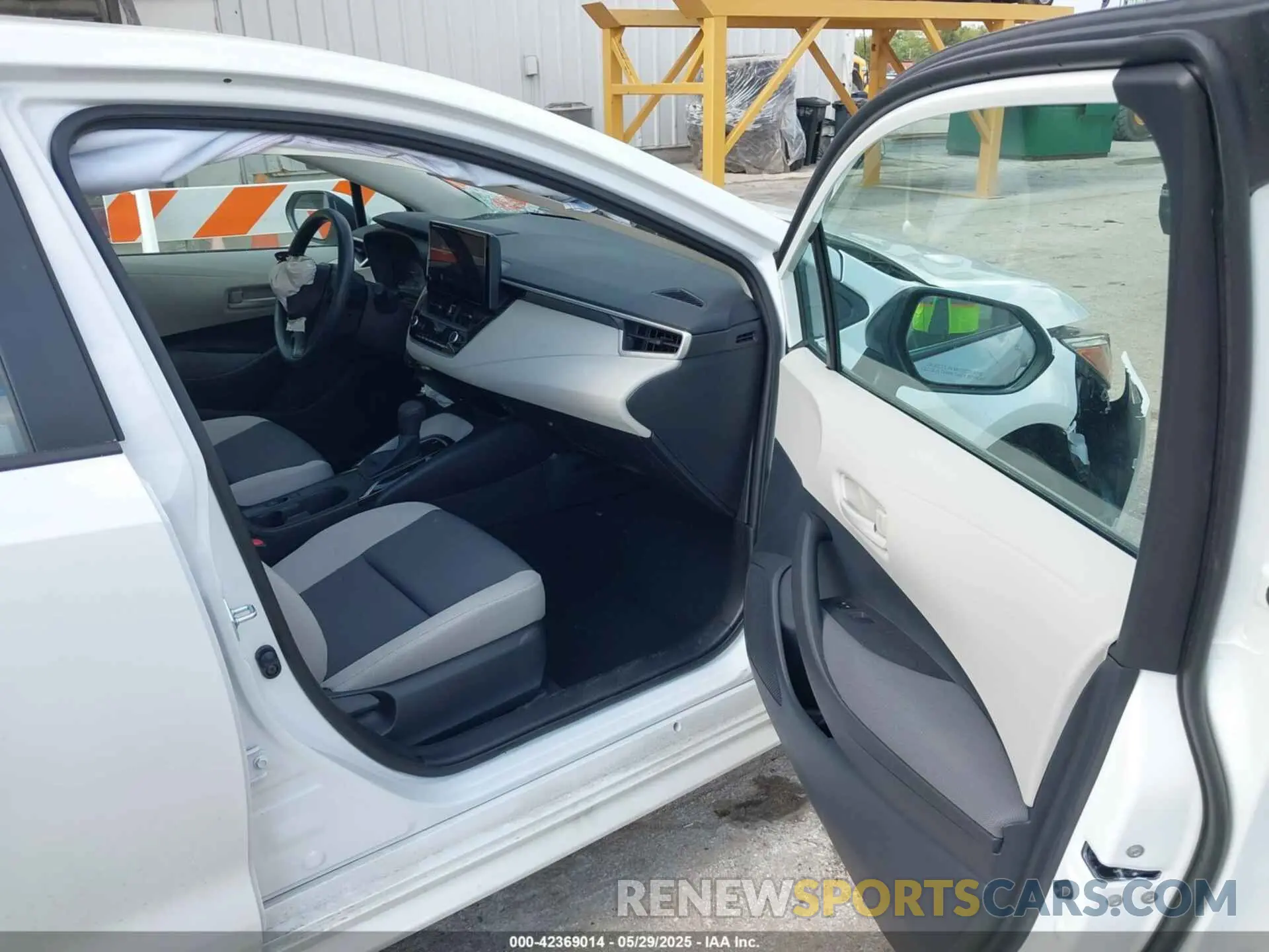 5 Photograph of a damaged car 5YFB4MDE5SP273521 TOYOTA COROLLA 2025