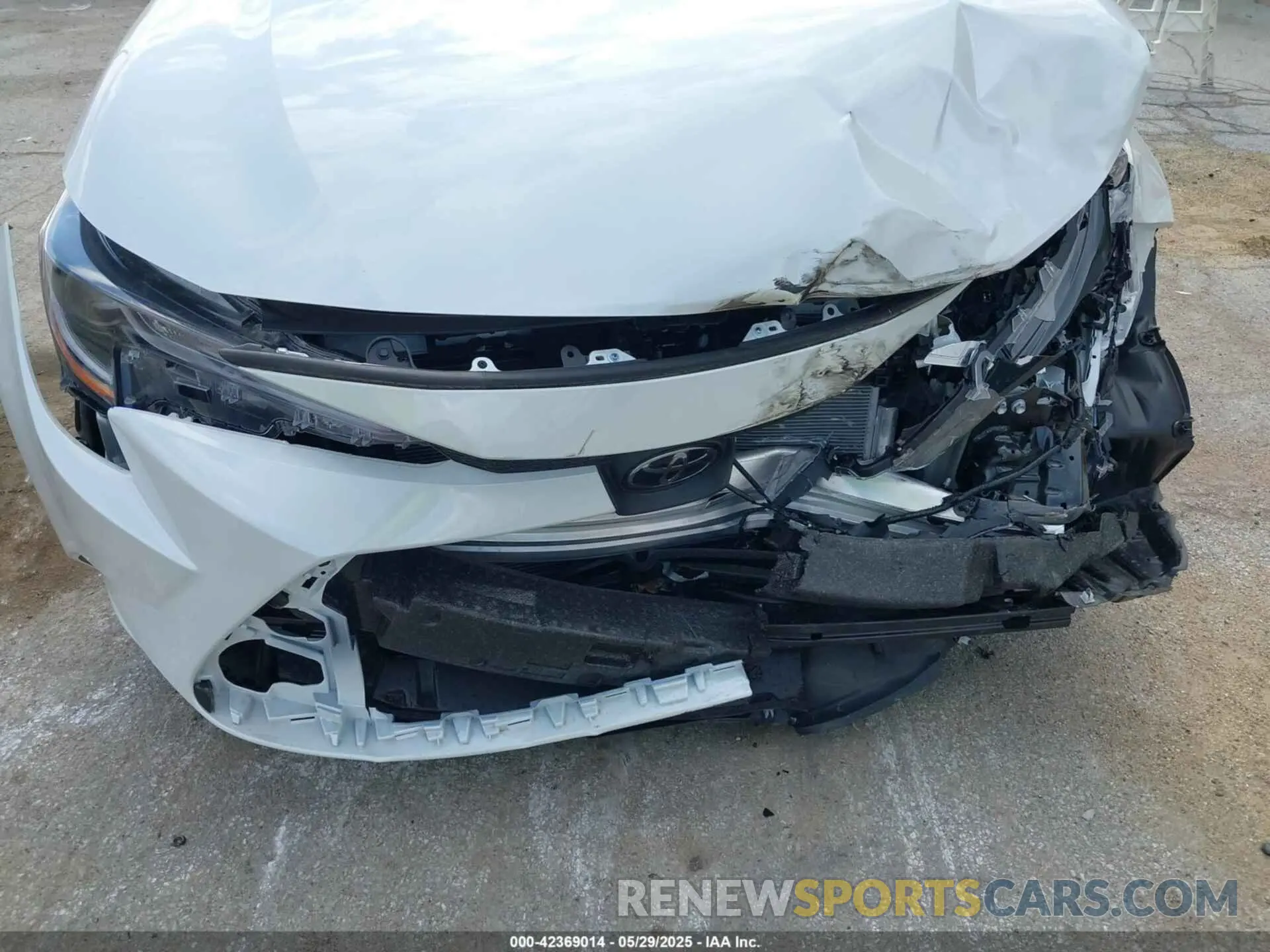 6 Photograph of a damaged car 5YFB4MDE5SP273521 TOYOTA COROLLA 2025