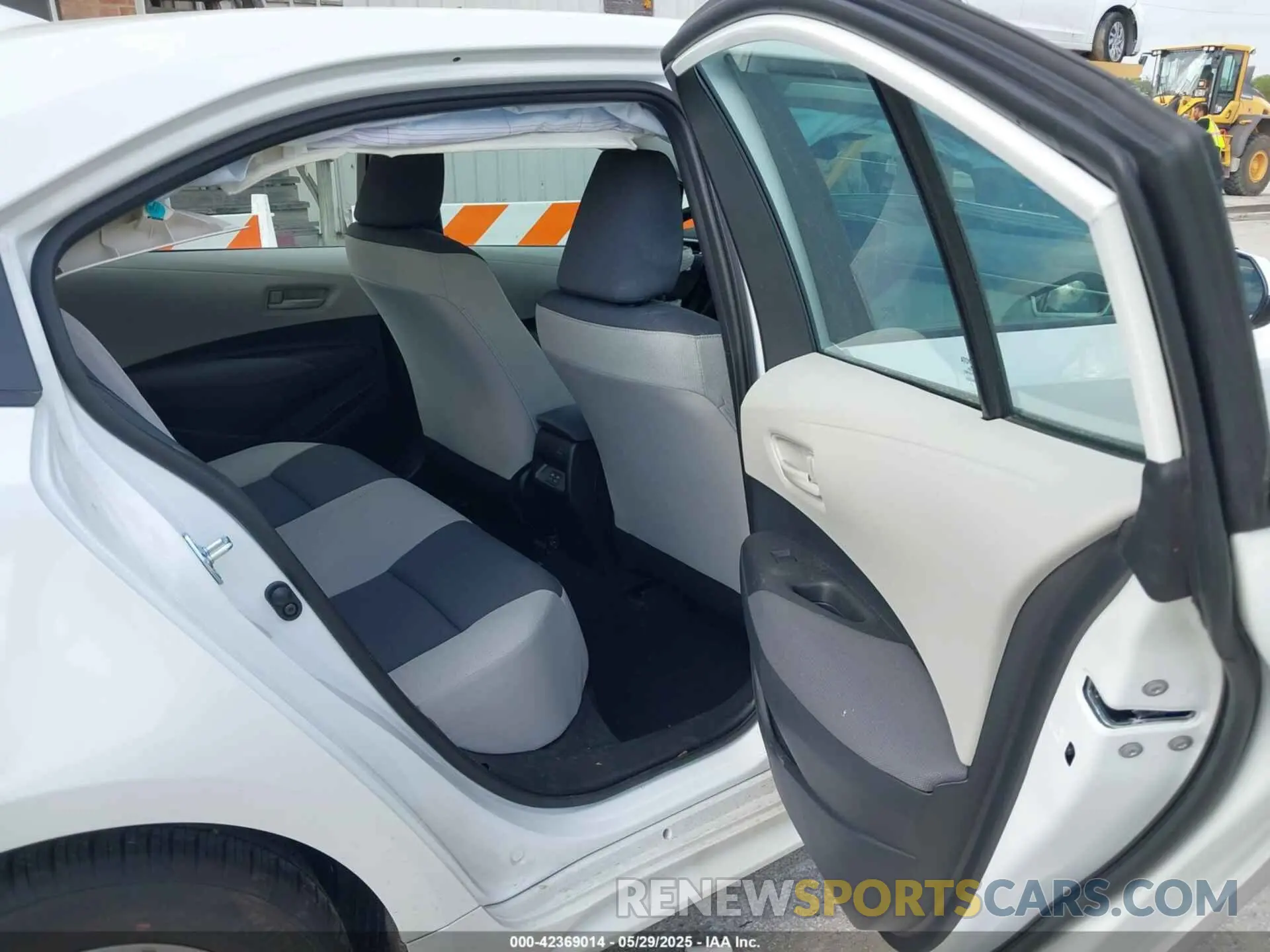 8 Photograph of a damaged car 5YFB4MDE5SP273521 TOYOTA COROLLA 2025