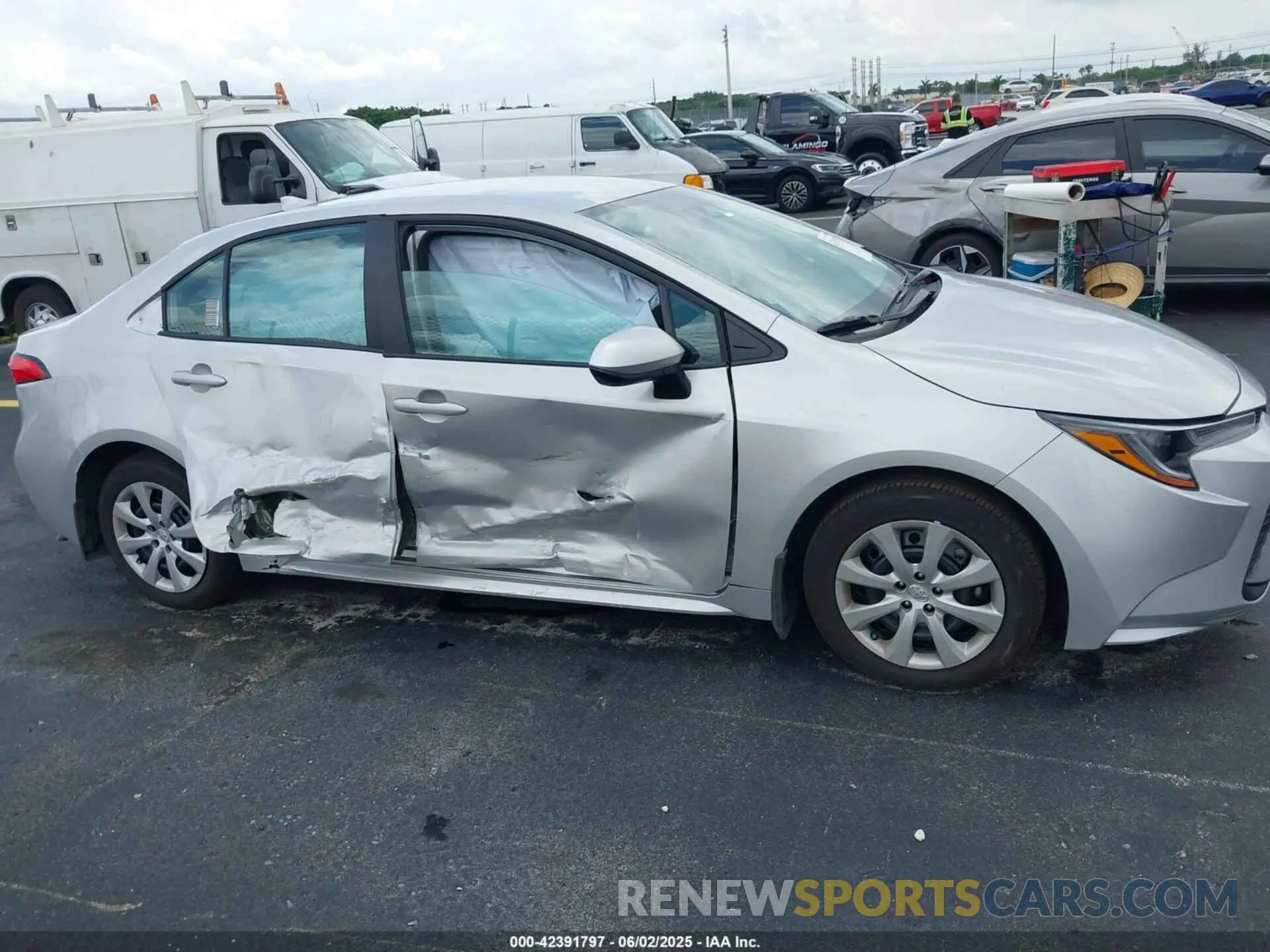 13 Photograph of a damaged car 5YFB4MDE6SP245694 TOYOTA COROLLA 2025