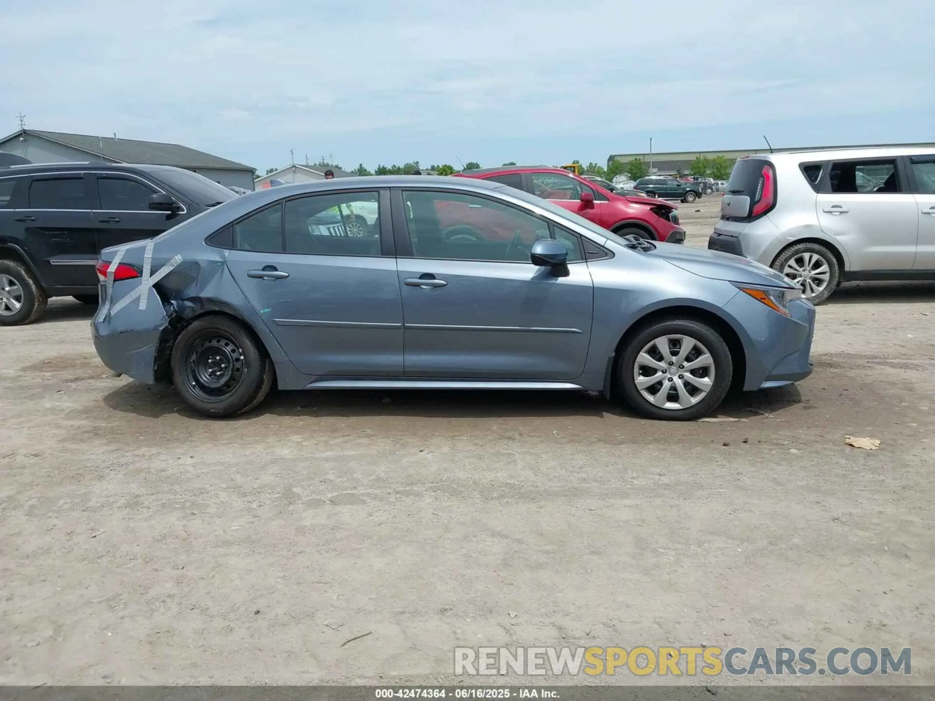 13 Photograph of a damaged car 5YFB4MDE6SP290649 TOYOTA COROLLA 2025