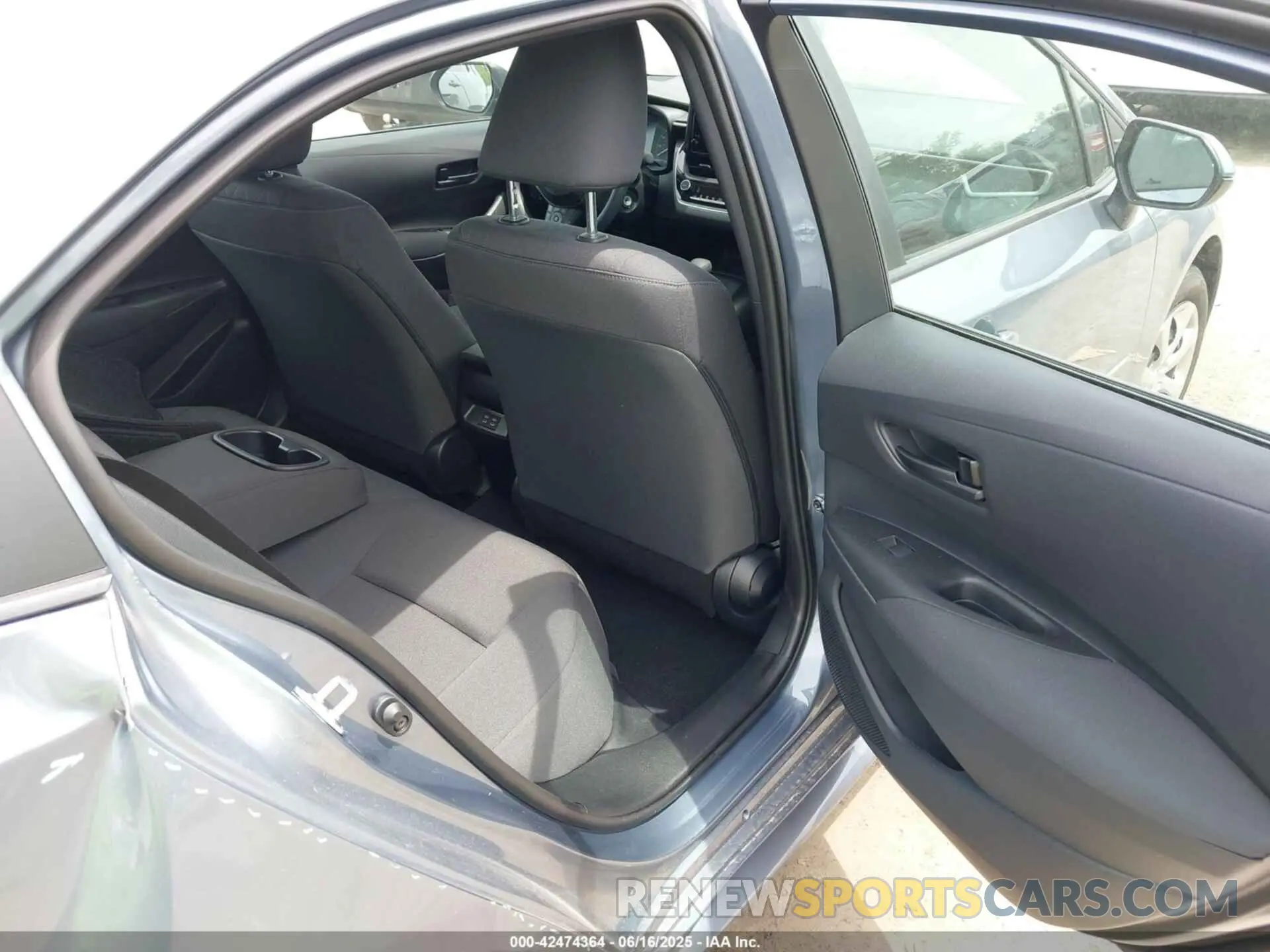 8 Photograph of a damaged car 5YFB4MDE6SP290649 TOYOTA COROLLA 2025