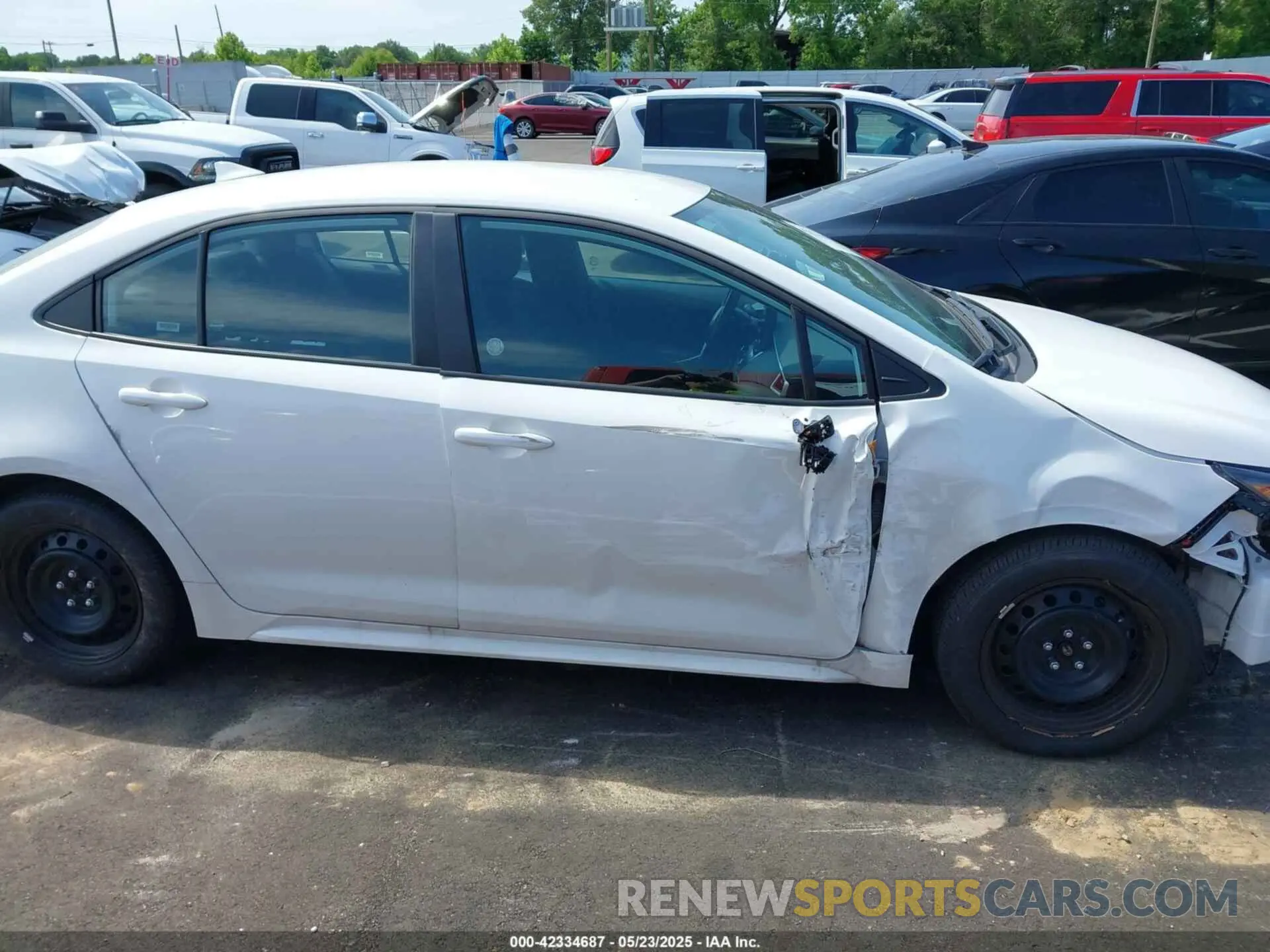 13 Photograph of a damaged car 5YFB4MDE7SP266506 TOYOTA COROLLA 2025