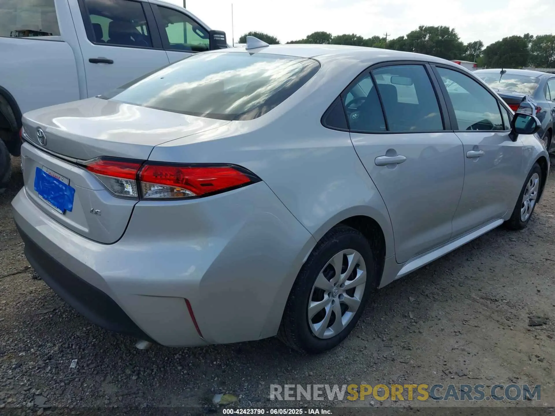 4 Photograph of a damaged car 5YFB4MDE8SP250461 TOYOTA COROLLA 2025