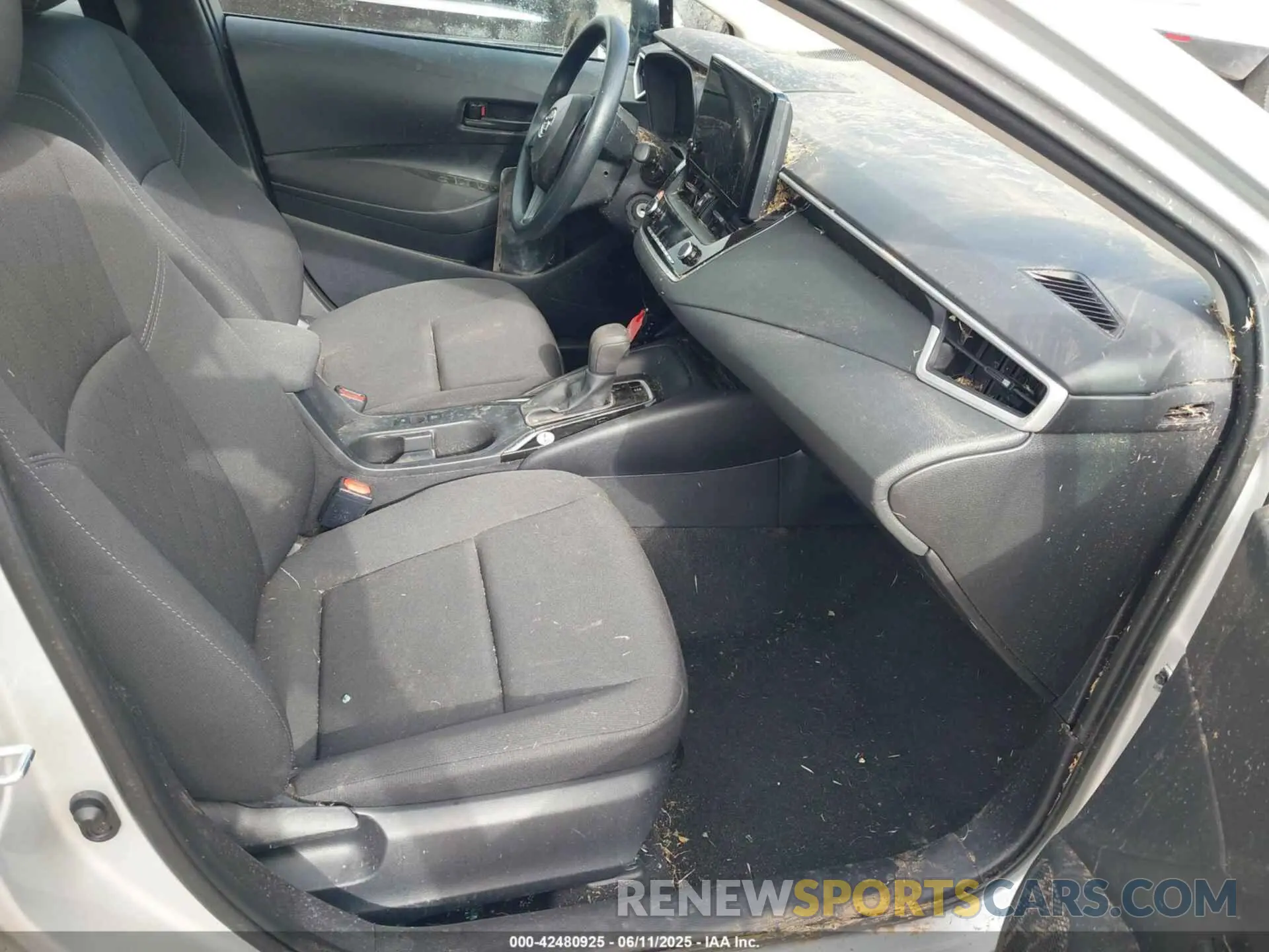 5 Photograph of a damaged car 5YFB4MDE9SP257774 TOYOTA COROLLA 2025