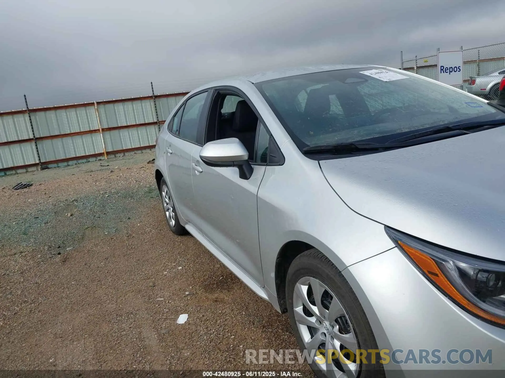 6 Photograph of a damaged car 5YFB4MDE9SP257774 TOYOTA COROLLA 2025