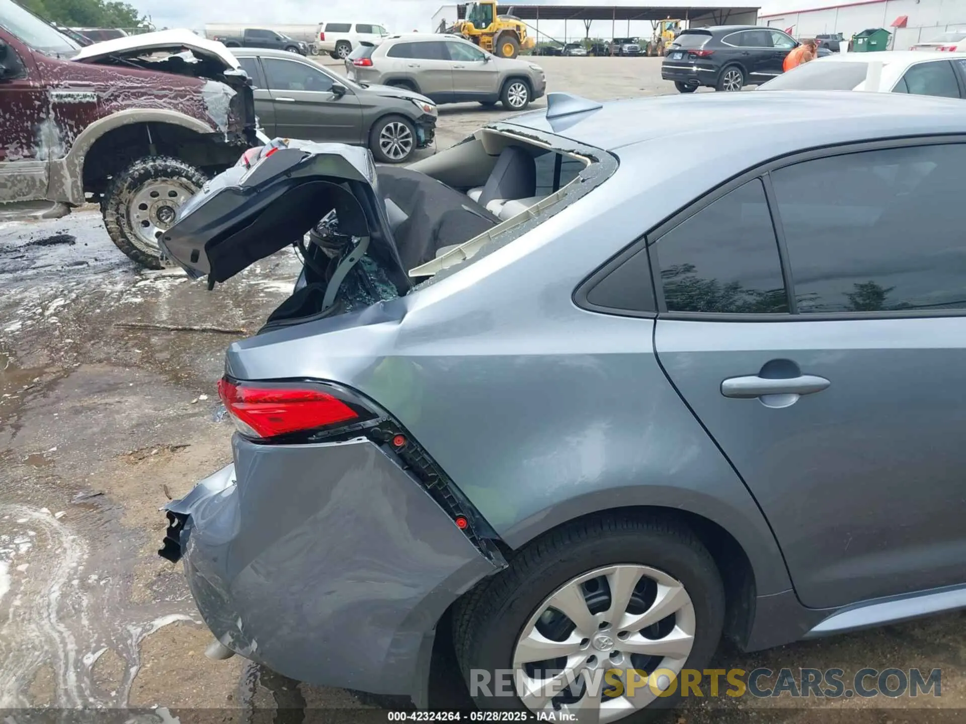 18 Photograph of a damaged car 5YFB4MDE9SP259055 TOYOTA COROLLA 2025