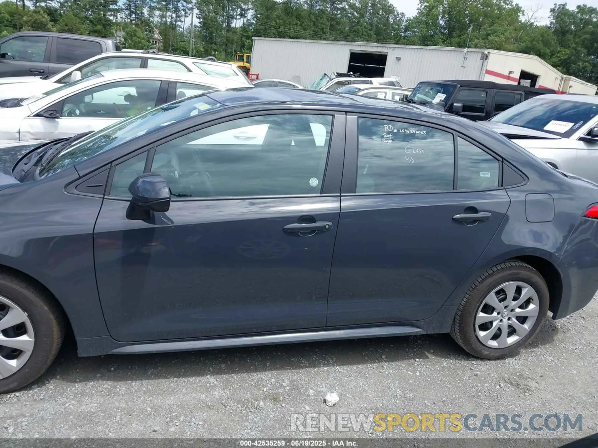 15 Photograph of a damaged car 5YFB4MDE9SP289527 TOYOTA COROLLA 2025