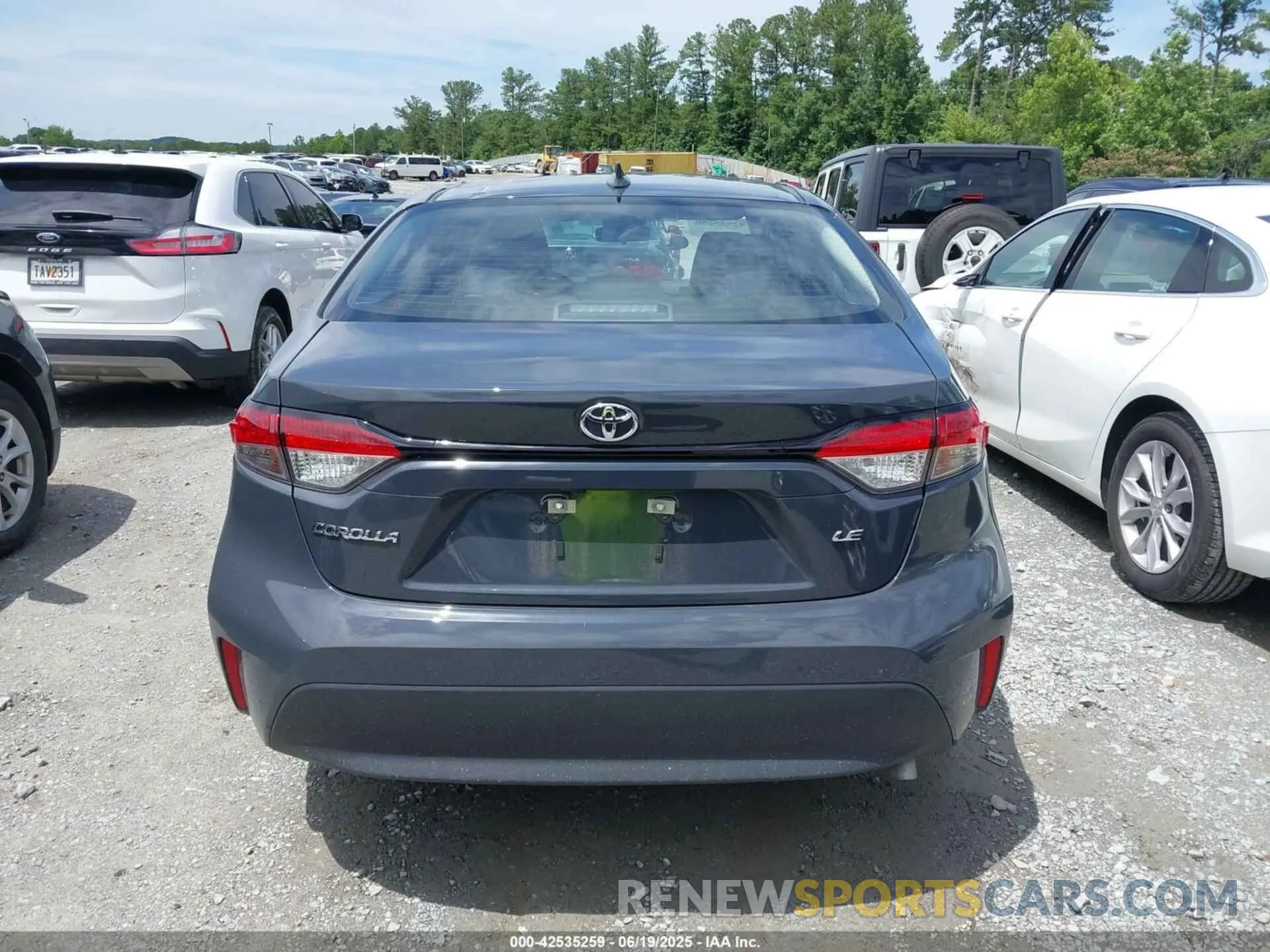 17 Photograph of a damaged car 5YFB4MDE9SP289527 TOYOTA COROLLA 2025