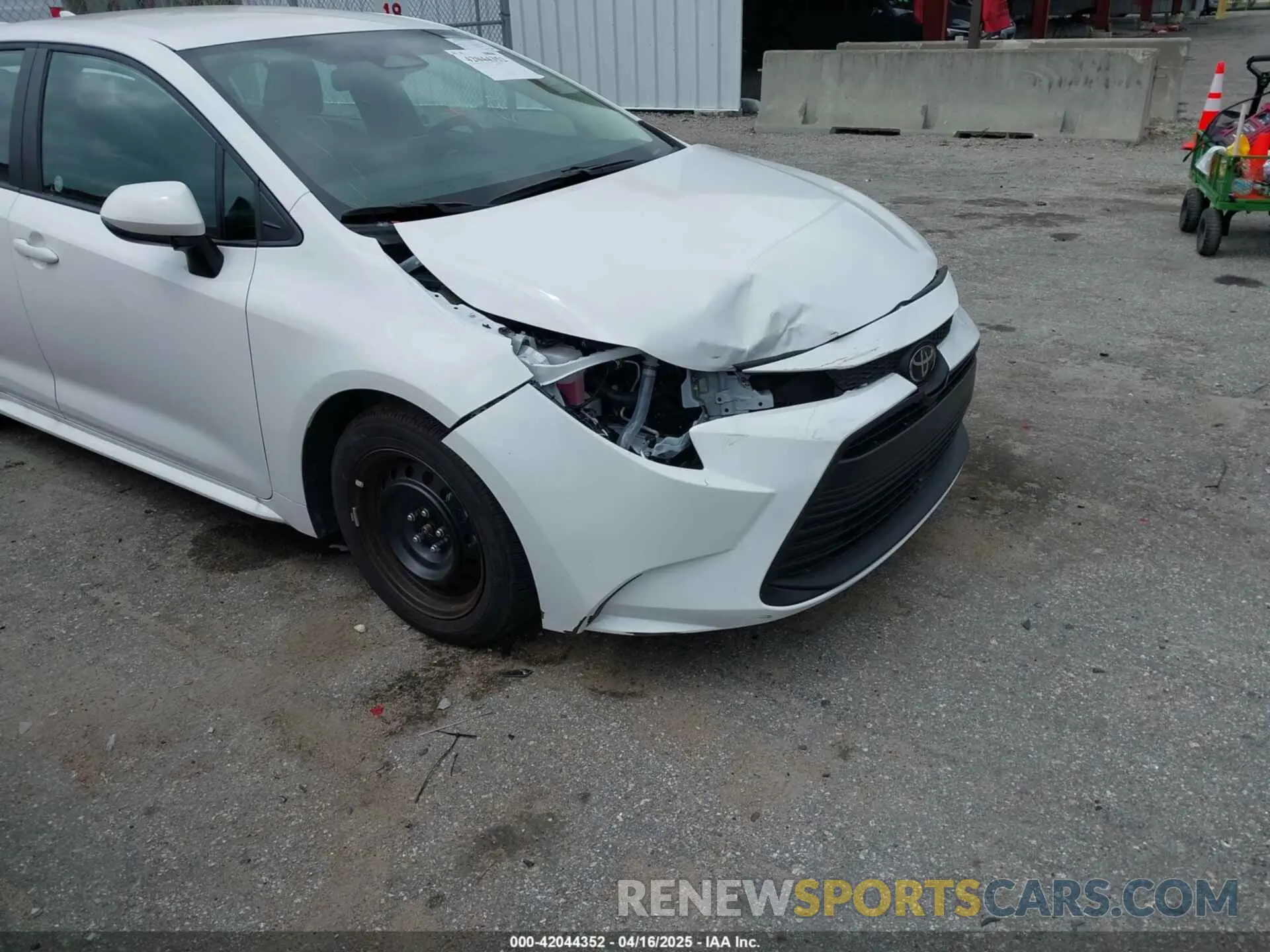 18 Photograph of a damaged car 5YFB4MDEXSP244046 TOYOTA COROLLA 2025