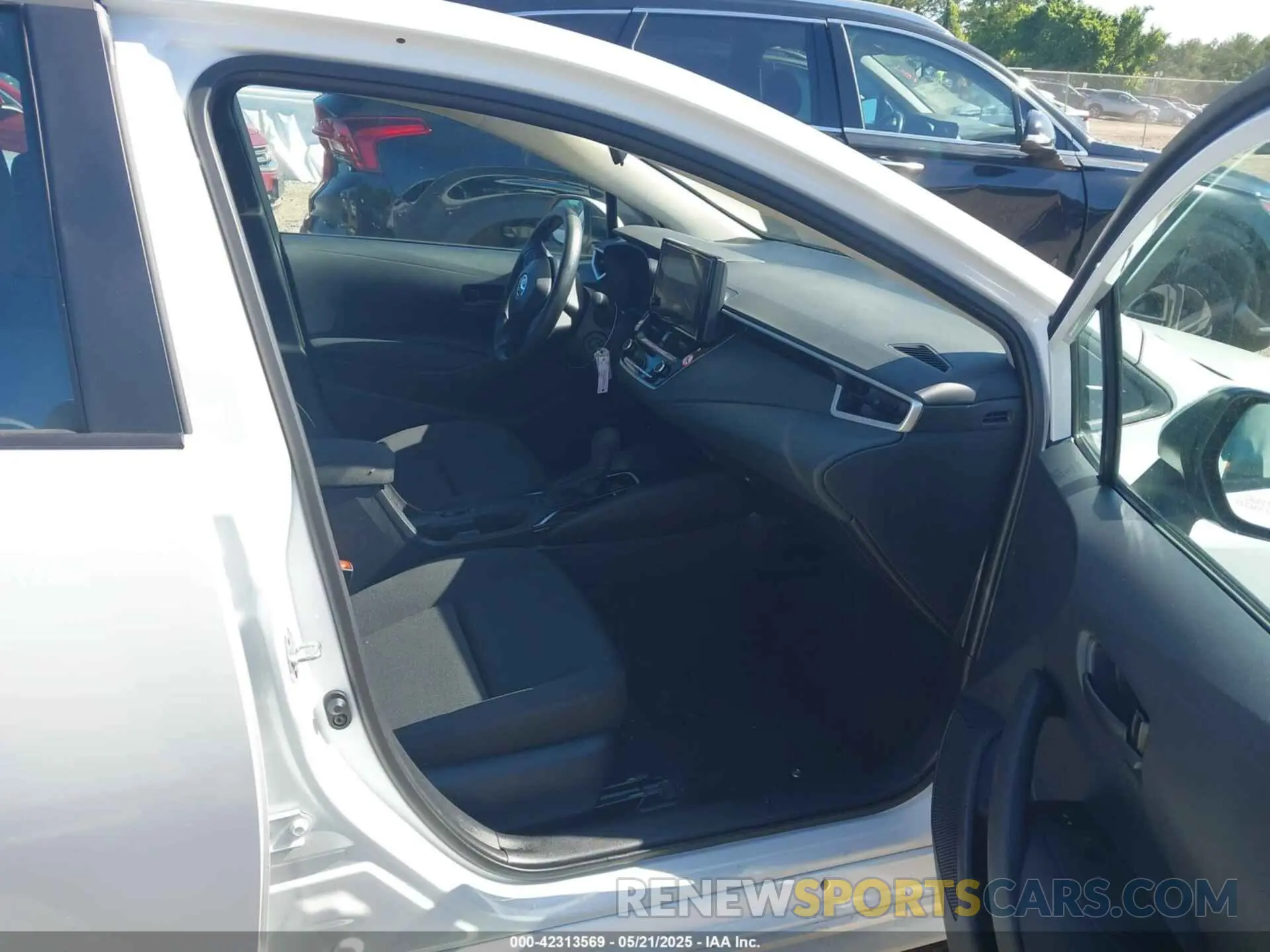 5 Photograph of a damaged car 5YFB4MDEXSP259601 TOYOTA COROLLA 2025