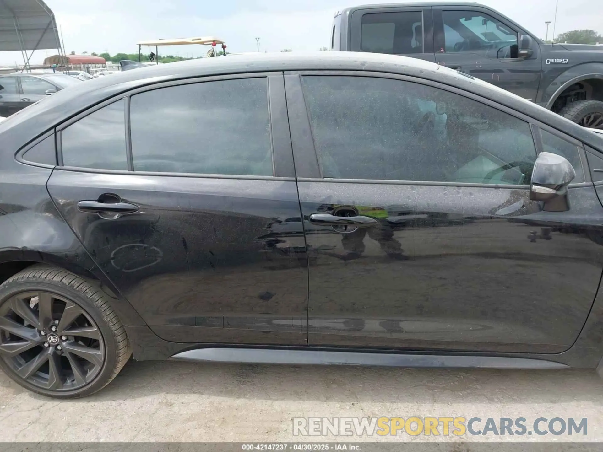 13 Photograph of a damaged car 5YFS4MCE1SP226570 TOYOTA COROLLA 2025