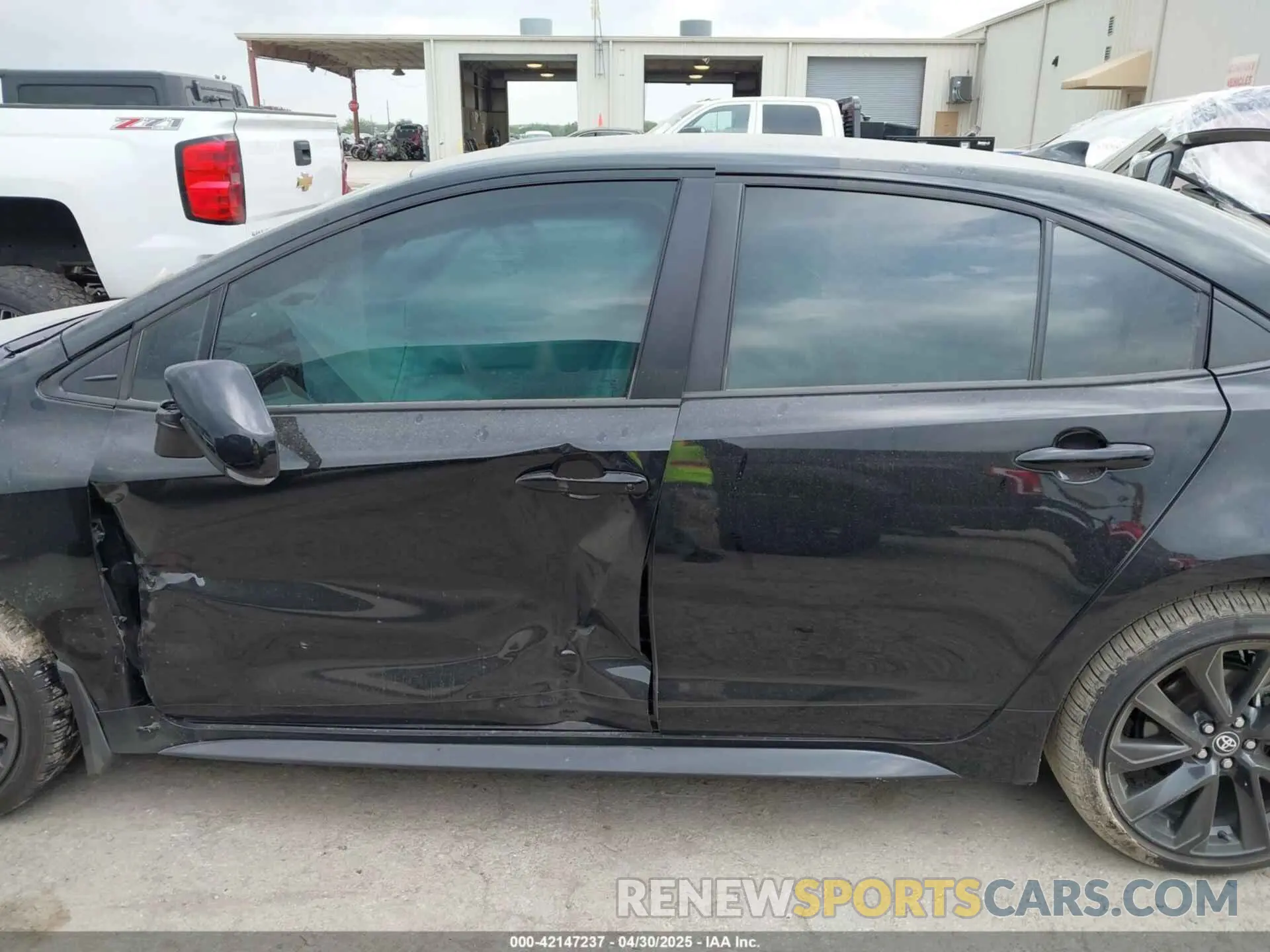 14 Photograph of a damaged car 5YFS4MCE1SP226570 TOYOTA COROLLA 2025