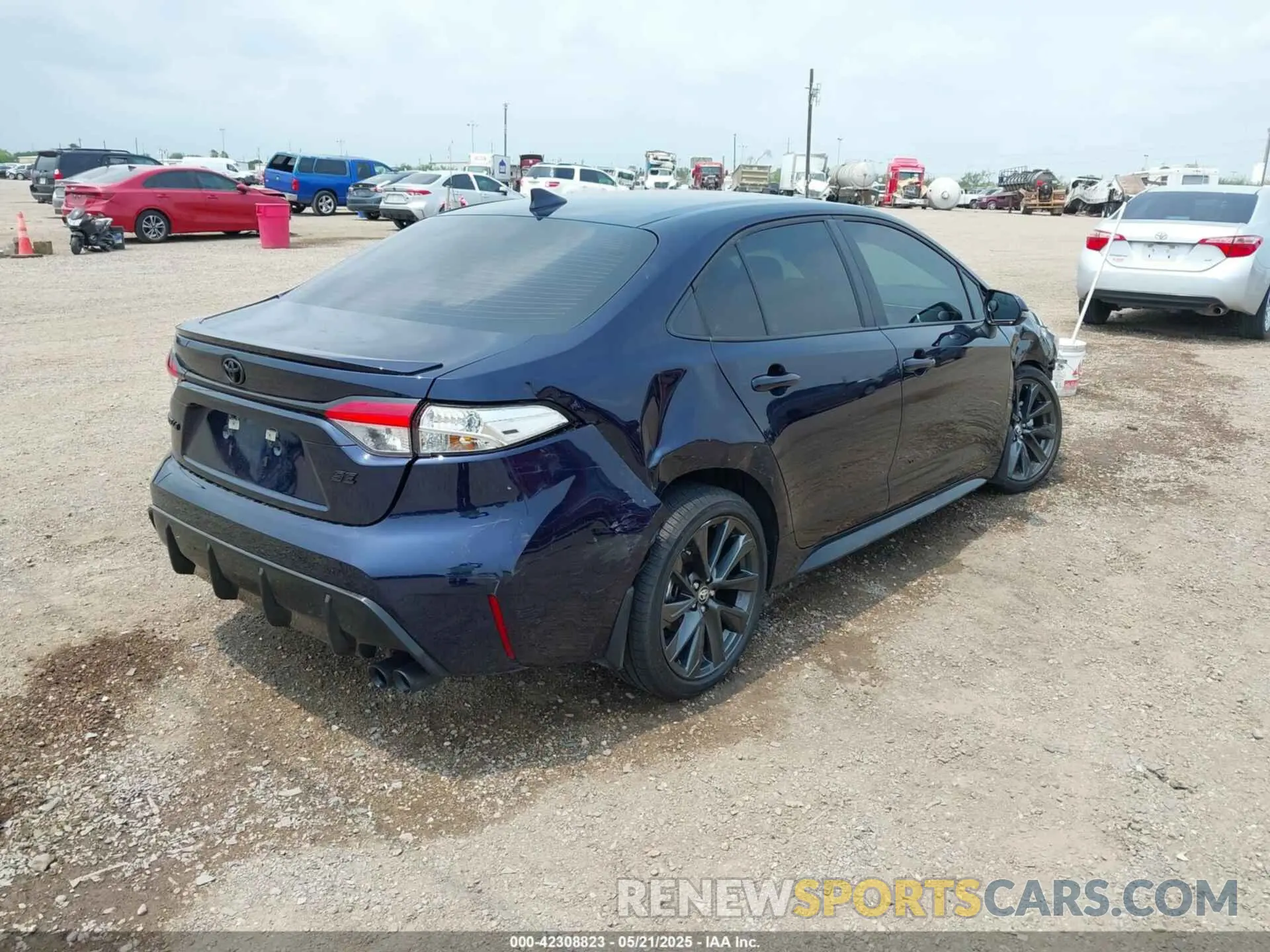 4 Photograph of a damaged car 5YFS4MCE1SP233096 TOYOTA COROLLA 2025