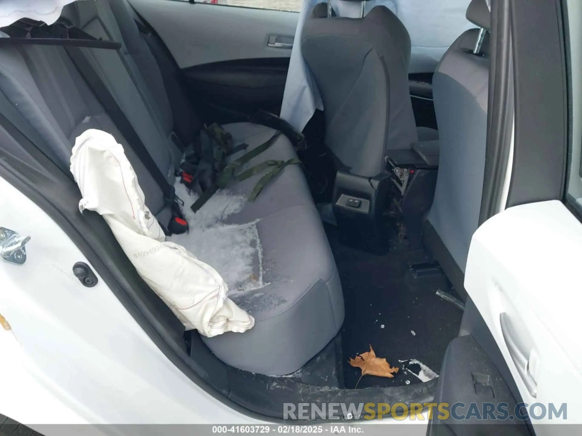 8 Photograph of a damaged car 5YFS4MCE3SP219989 TOYOTA COROLLA 2025