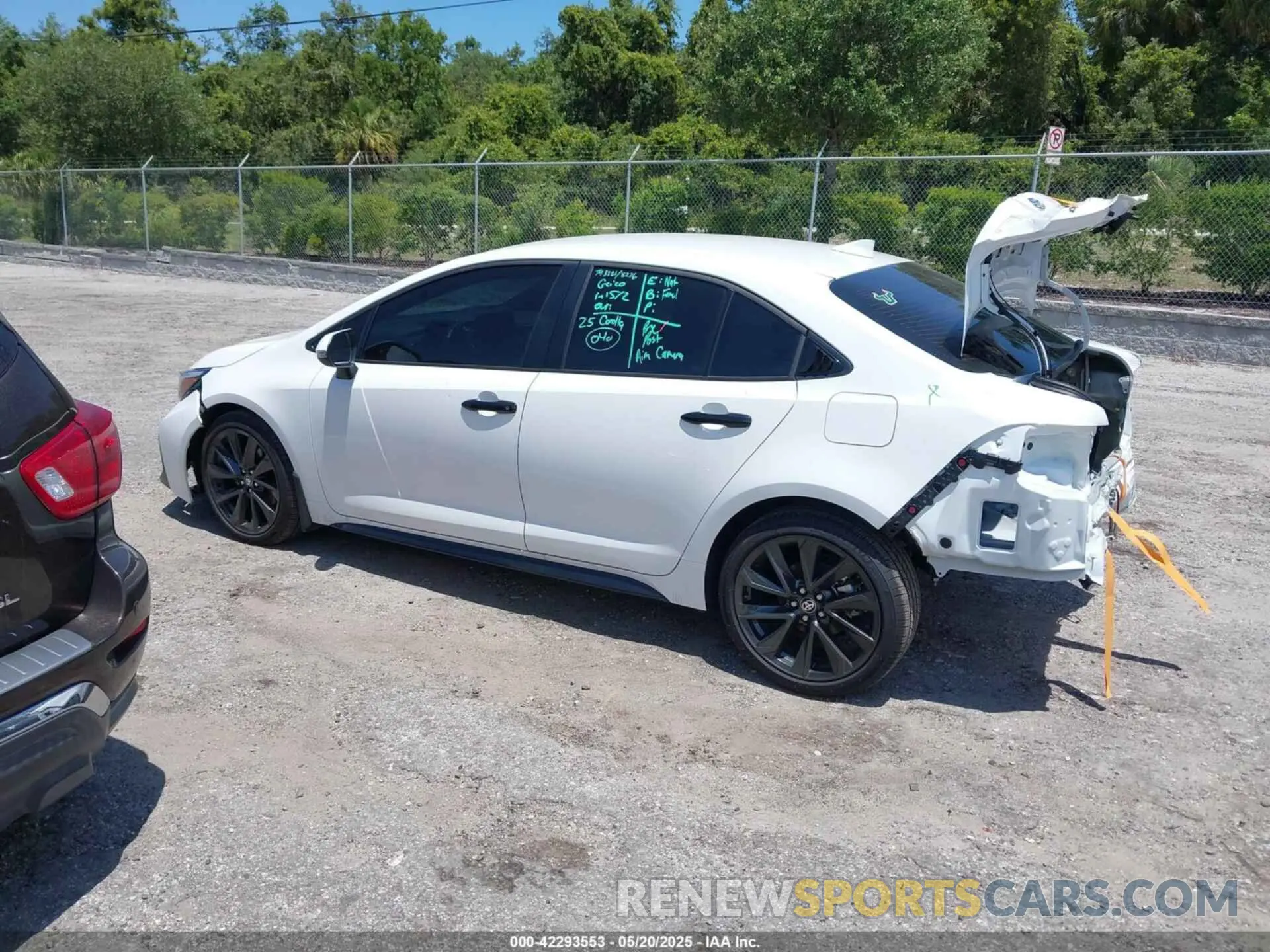 14 Photograph of a damaged car 5YFS4MCE3SP223699 TOYOTA COROLLA 2025