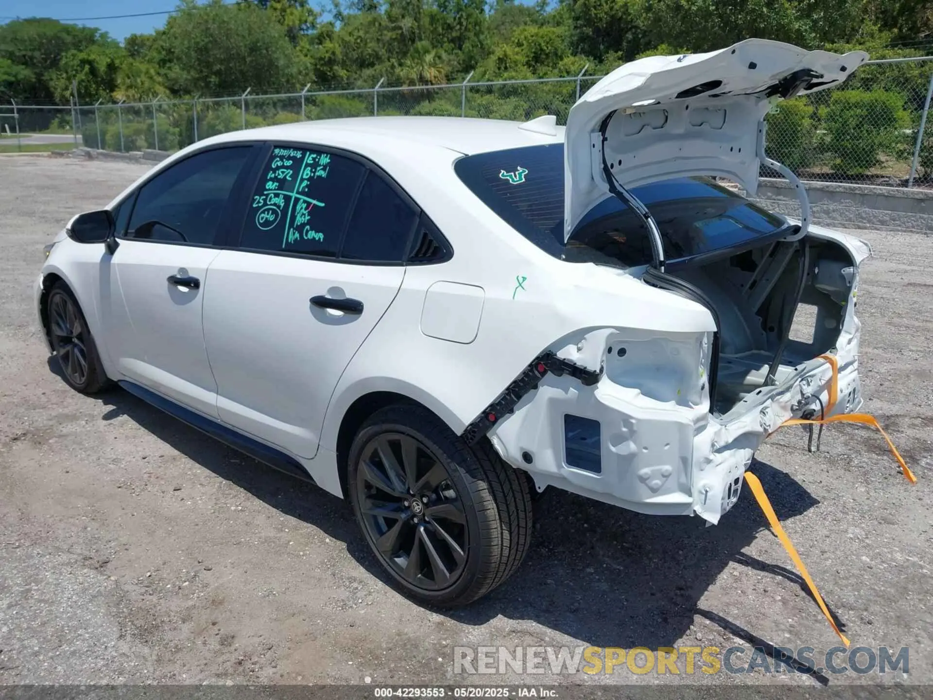 3 Photograph of a damaged car 5YFS4MCE3SP223699 TOYOTA COROLLA 2025