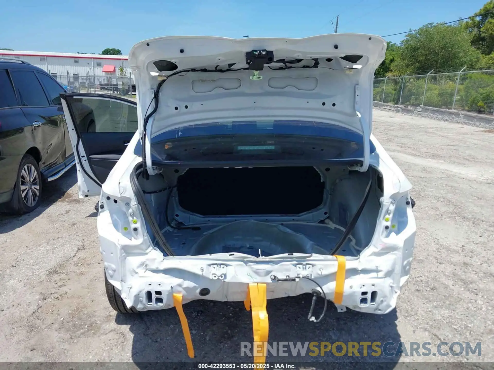 6 Photograph of a damaged car 5YFS4MCE3SP223699 TOYOTA COROLLA 2025