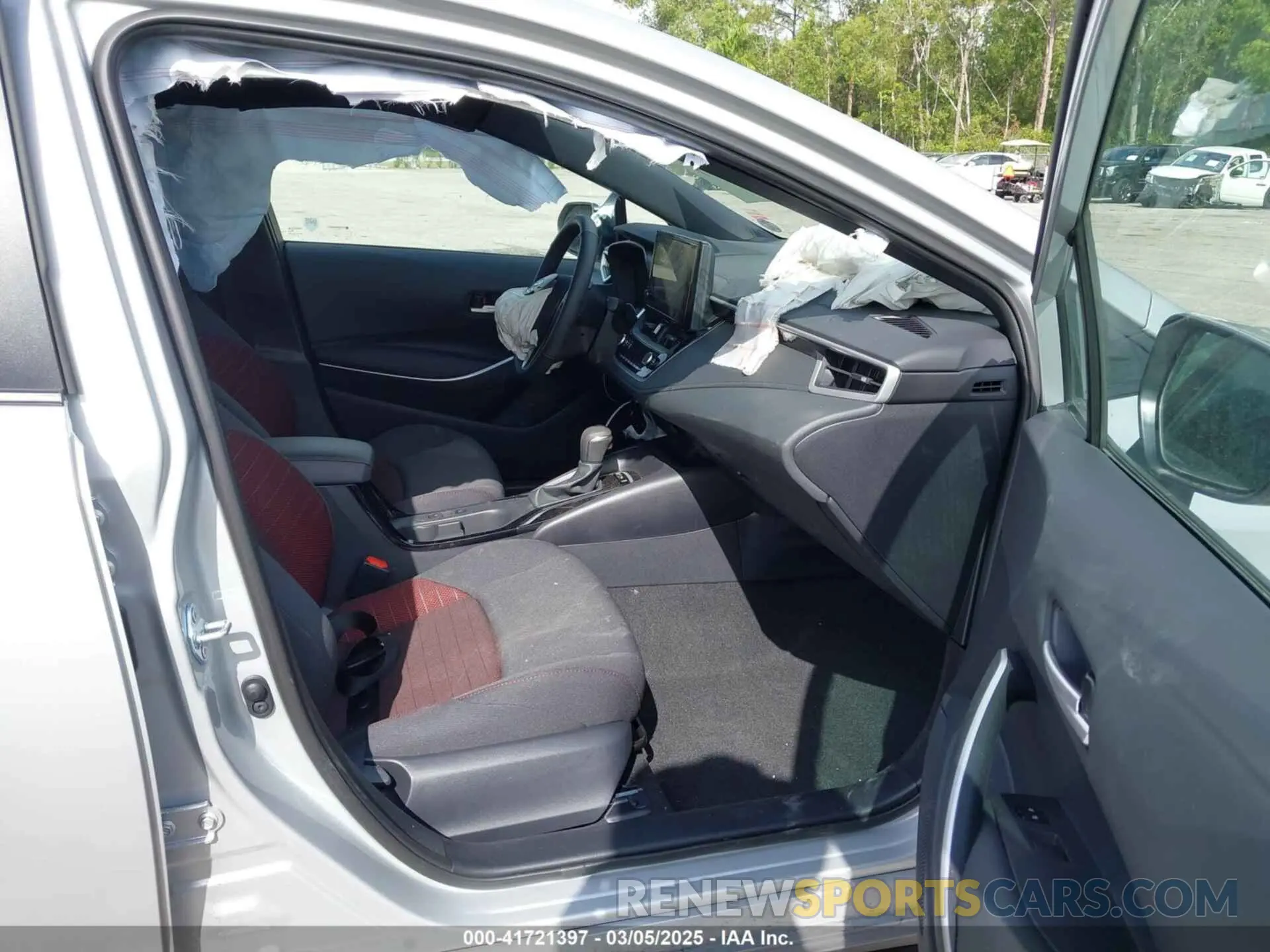 5 Photograph of a damaged car 5YFS4MCE8SP217476 TOYOTA COROLLA 2025
