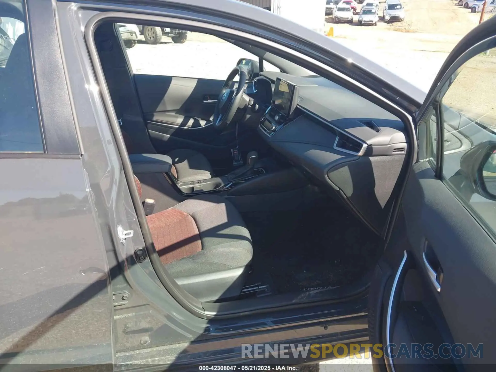 5 Photograph of a damaged car 5YFS4MCE8SP232429 TOYOTA COROLLA 2025