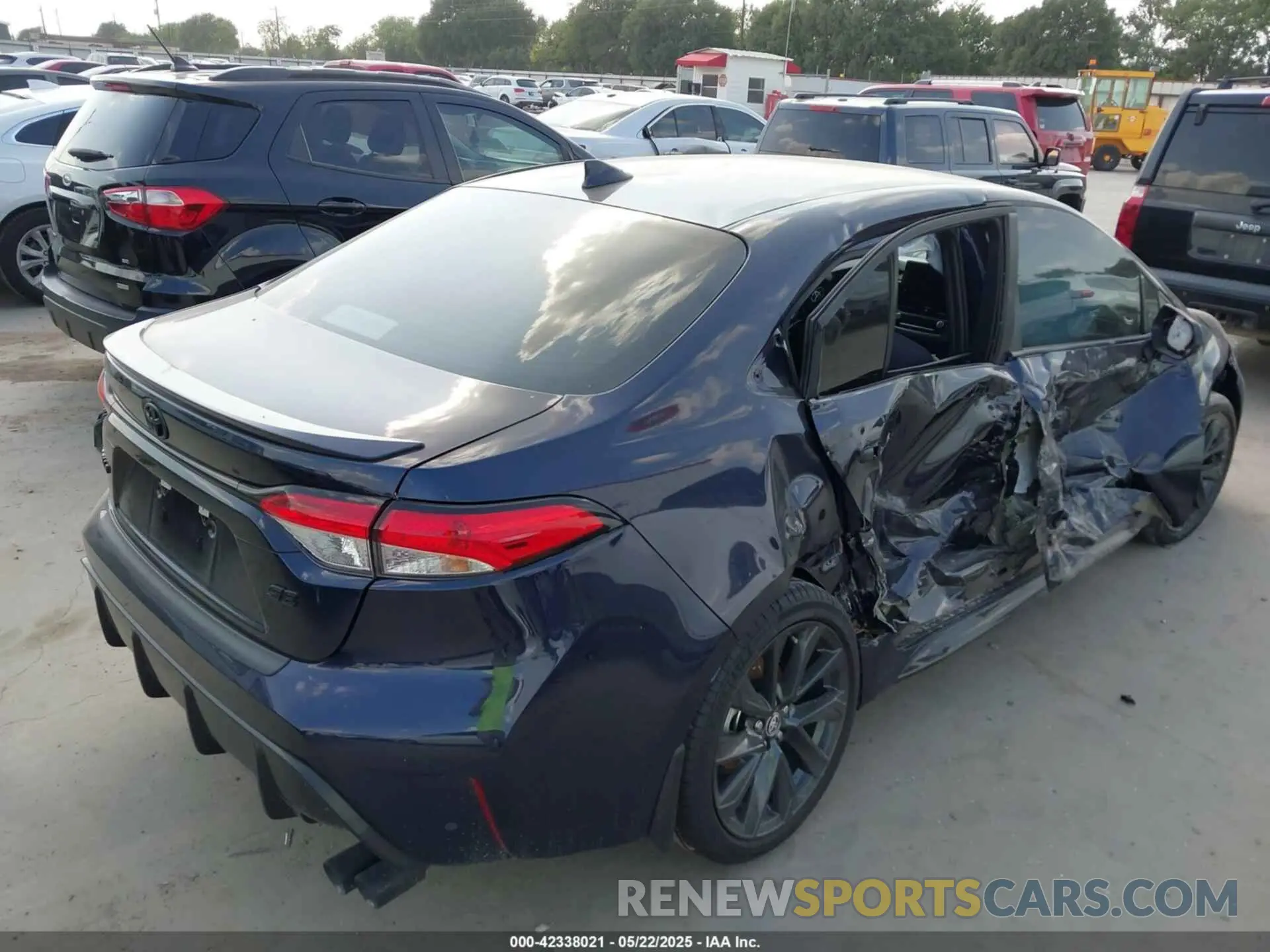 4 Photograph of a damaged car 5YFS4MCE8SP233077 TOYOTA COROLLA 2025