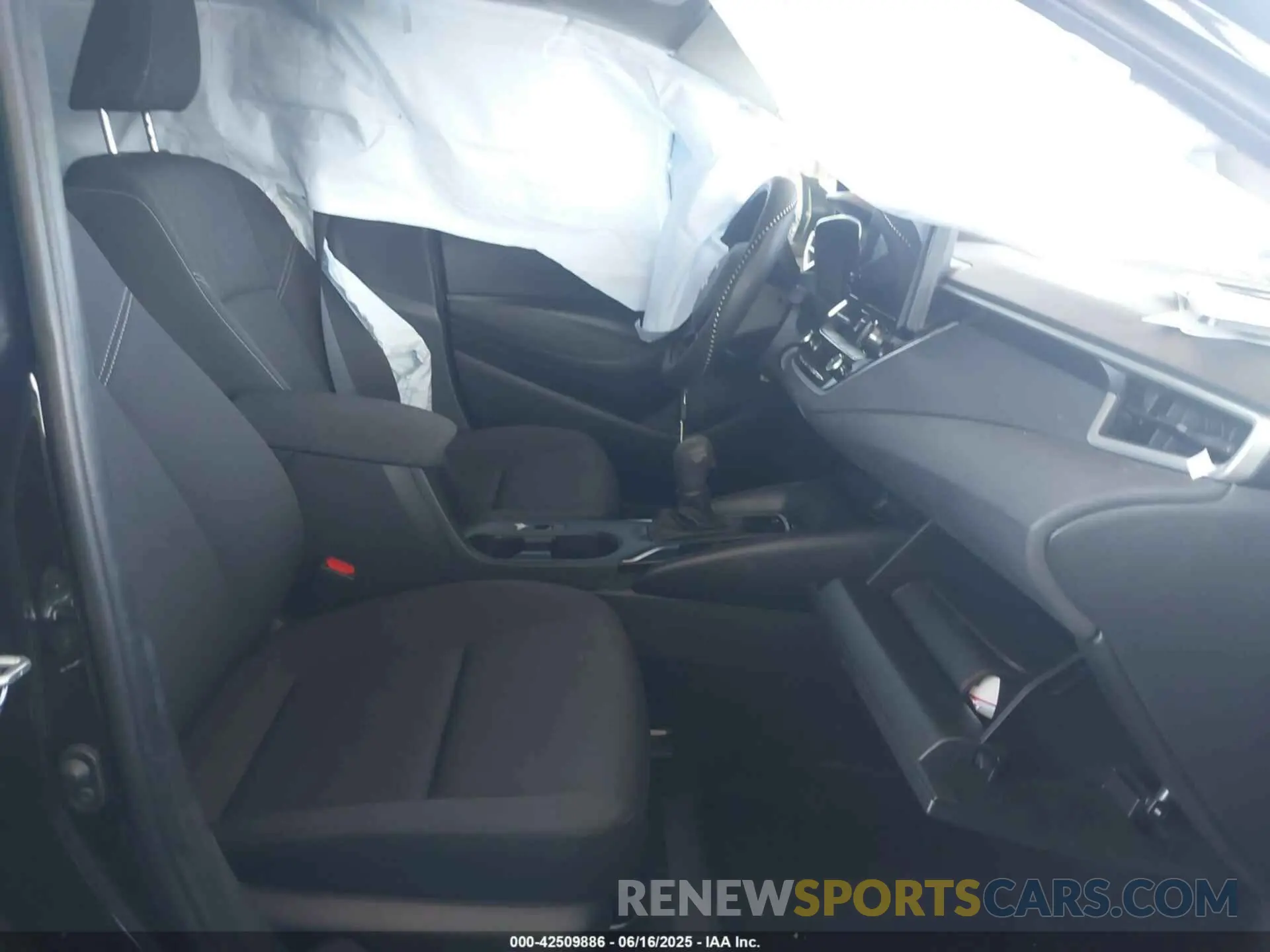 5 Photograph of a damaged car JTDB4MEE8SJ020194 TOYOTA COROLLA 2025