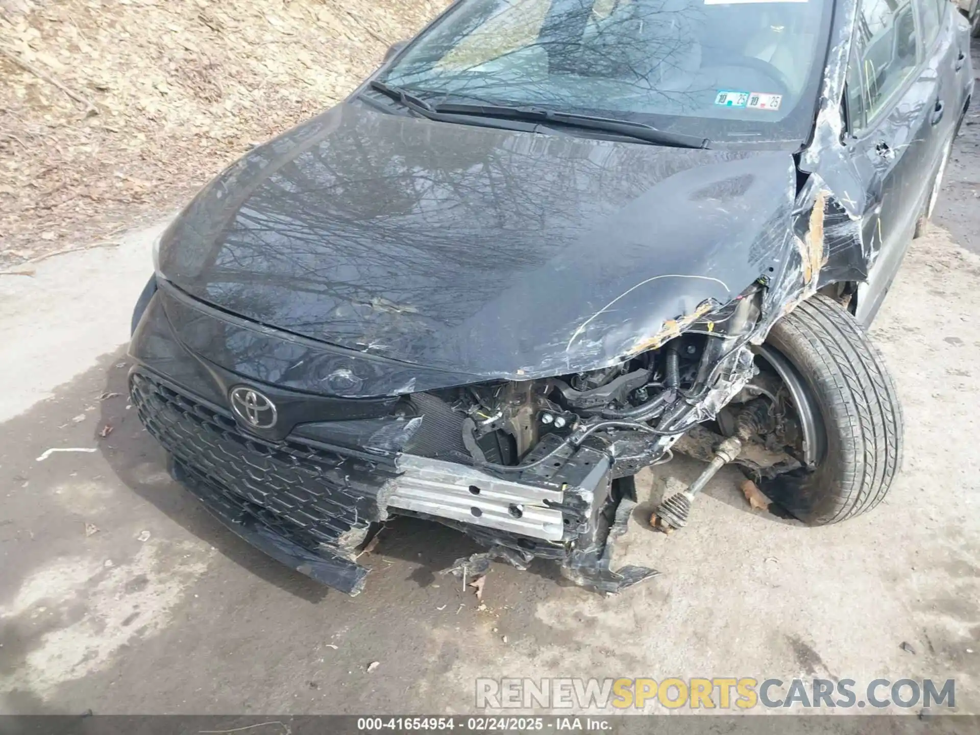 17 Photograph of a damaged car JTND4MBE6S3238096 TOYOTA COROLLA 2025