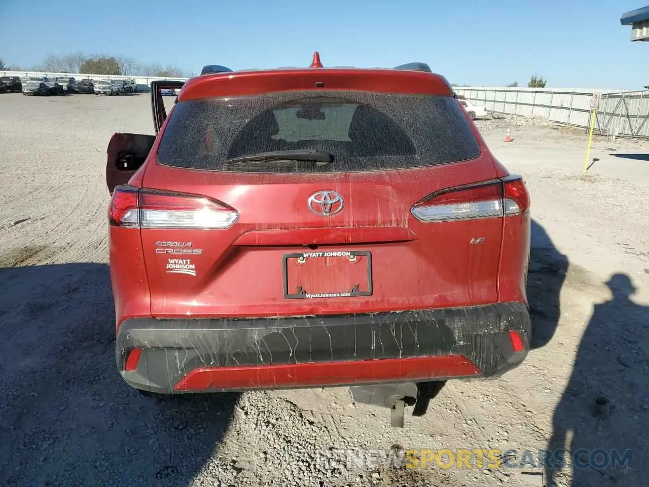 6 Photograph of a damaged car 7MUBAAAG4NV007664 TOYOTA COROLLA CR 2022