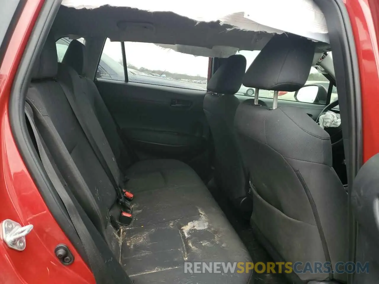 11 Photograph of a damaged car 7MUCAAAG6NV027435 TOYOTA COROLLA CR 2022