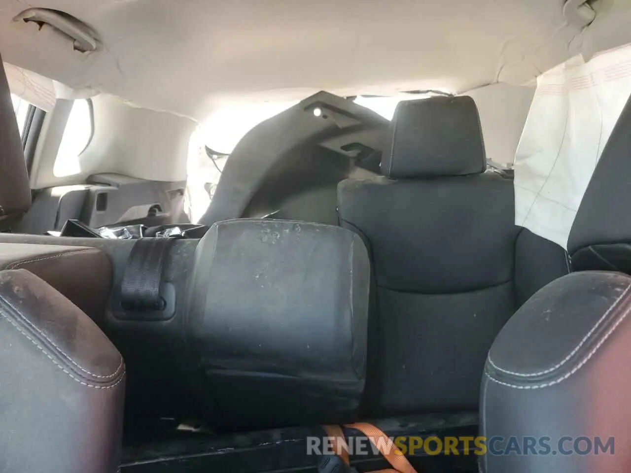 10 Photograph of a damaged car 7MUDAAAG2NV013763 TOYOTA COROLLA CR 2022